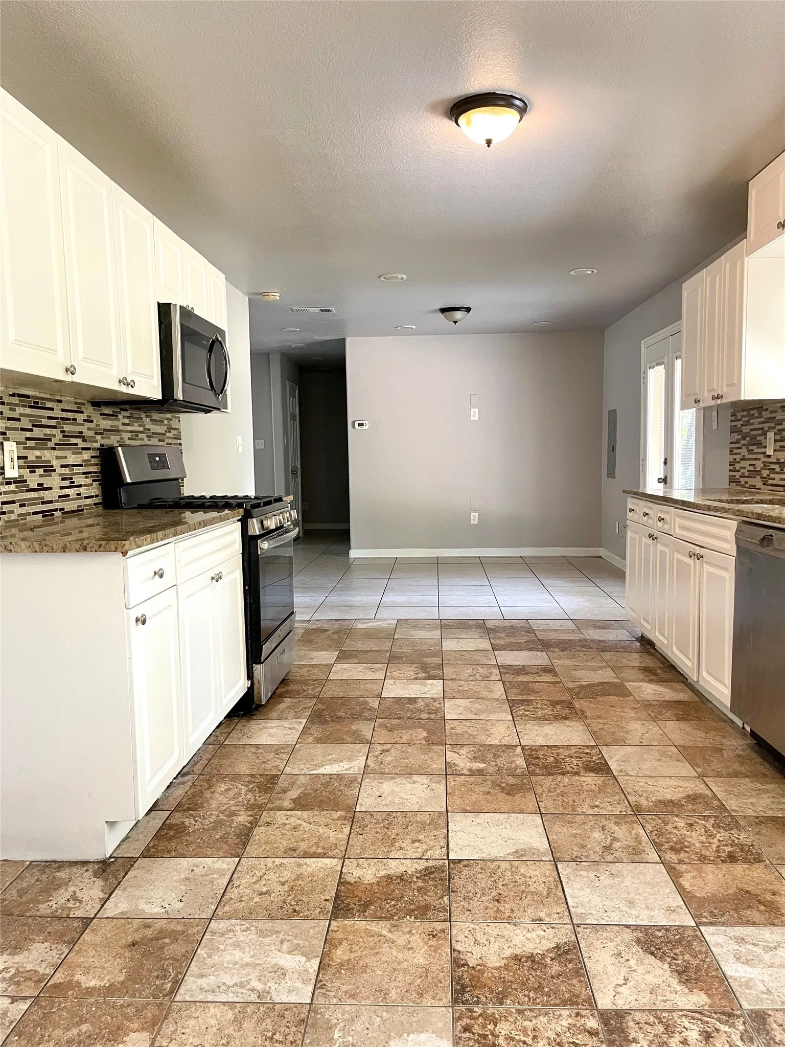Single Family Residence For Rent in Tarrant County , 6912 Heritage Lane, Fort Worth, Texas 76134, 5 Bedroom, 2 Bathroom, 2 Garage spaces, 2,362 Sqft, built in 1959, mls#21401704, Real Estate Agent in Fort Worth, Homes For Rent in Tarrant county, Homes For Rent in Fort Worth, Realtor in Fort Worth Texas, Real Estate Brokerage Independent Realty Texas, Luminita Cordes Realtor