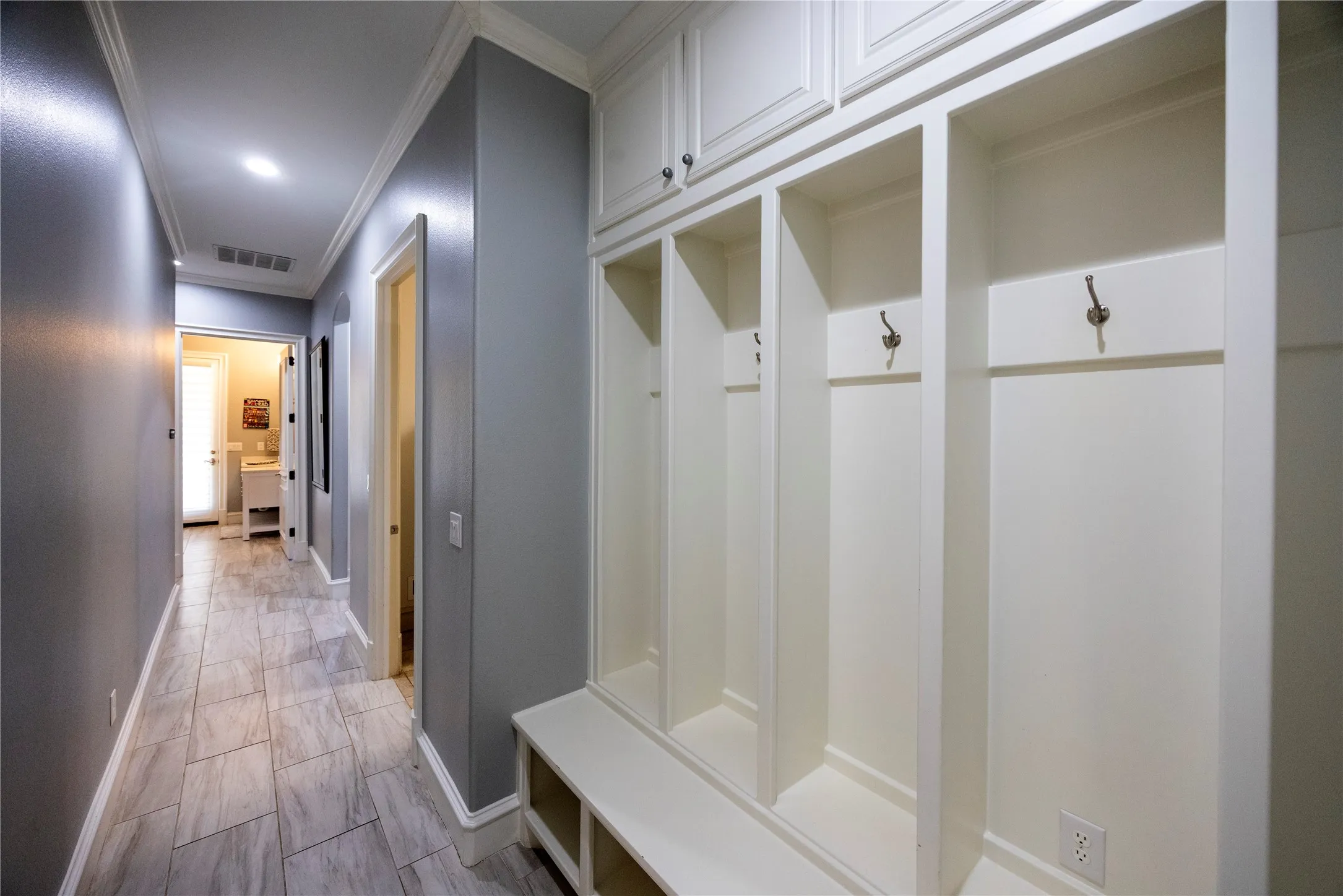 Single Family Residence For Sale in Tarrant County , 2109 Miracle Point Drive, Southlake, Texas 76092, 5 Bedroom, 6 Bathroom, 4 Garage spaces, 5,972 Sqft, built in 2006, mls#21399542, Real Estate Agent in Southlake, Homes For Sale in Tarrant county, Homes For Sale in Southlake, Realtor in Southlake Texas, Real Estate Brokerage Independent Realty Texas, Luminita Cordes Realtor