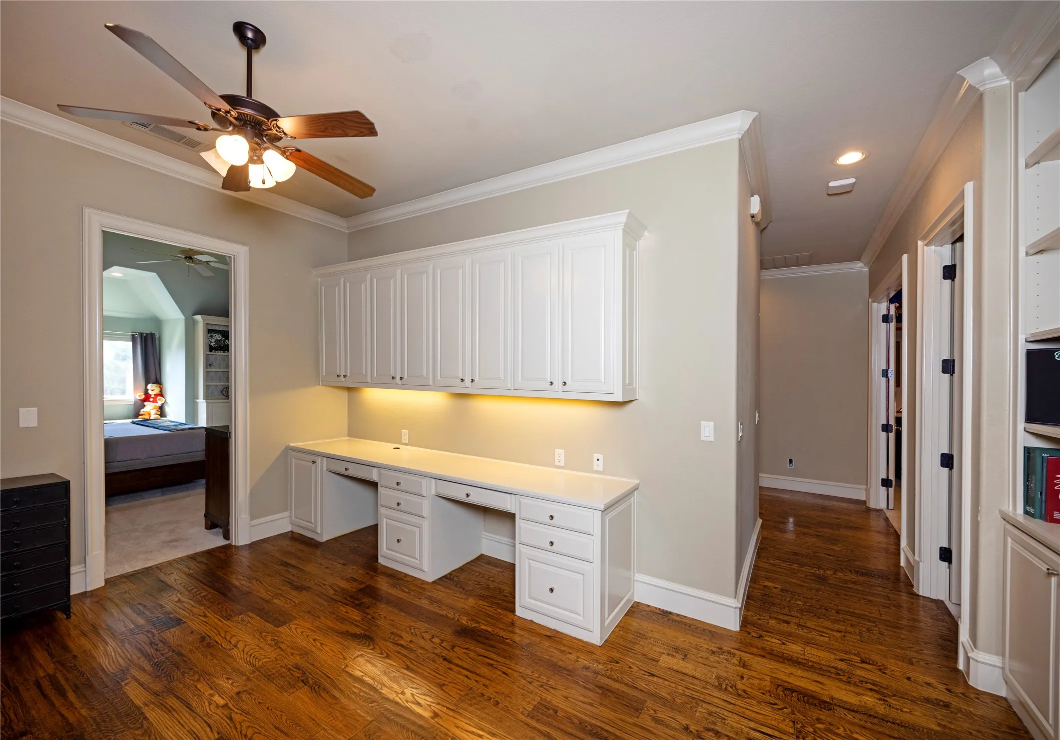 Single Family Residence For Sale in Tarrant County , 2109 Miracle Point Drive, Southlake, Texas 76092, 5 Bedroom, 6 Bathroom, 4 Garage spaces, 5,972 Sqft, built in 2006, mls#21399542, Real Estate Agent in Southlake, Homes For Sale in Tarrant county, Homes For Sale in Southlake, Realtor in Southlake Texas, Real Estate Brokerage Independent Realty Texas, Luminita Cordes Realtor