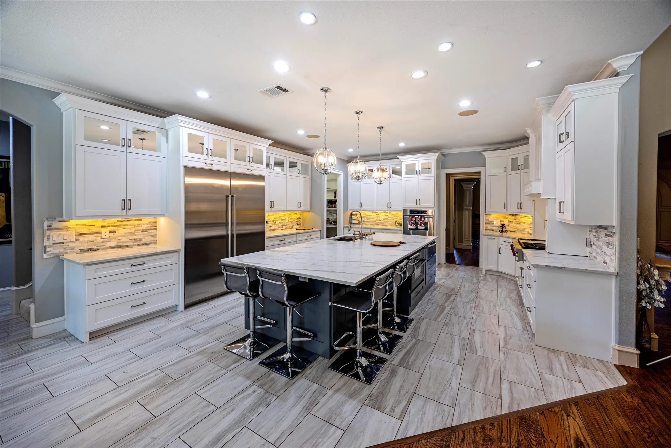 Single Family Residence For Sale in Tarrant County , 2109 Miracle Point Drive, Southlake, Texas 76092, 5 Bedroom, 6 Bathroom, 4 Garage spaces, 5,972 Sqft, built in 2006, mls#21399542, Real Estate Agent in Southlake, Homes For Sale in Tarrant county, Homes For Sale in Southlake, Realtor in Southlake Texas, Real Estate Brokerage Independent Realty Texas, Luminita Cordes Realtor