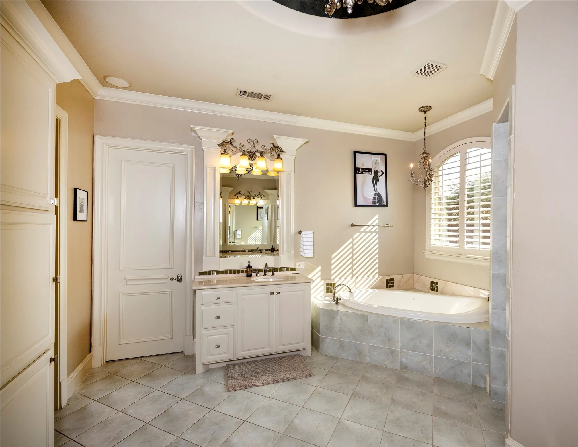 Single Family Residence For Sale in Tarrant County , 2109 Miracle Point Drive, Southlake, Texas 76092, 5 Bedroom, 6 Bathroom, 4 Garage spaces, 5,972 Sqft, built in 2006, mls#21399542, Real Estate Agent in Southlake, Homes For Sale in Tarrant county, Homes For Sale in Southlake, Realtor in Southlake Texas, Real Estate Brokerage Independent Realty Texas, Luminita Cordes Realtor