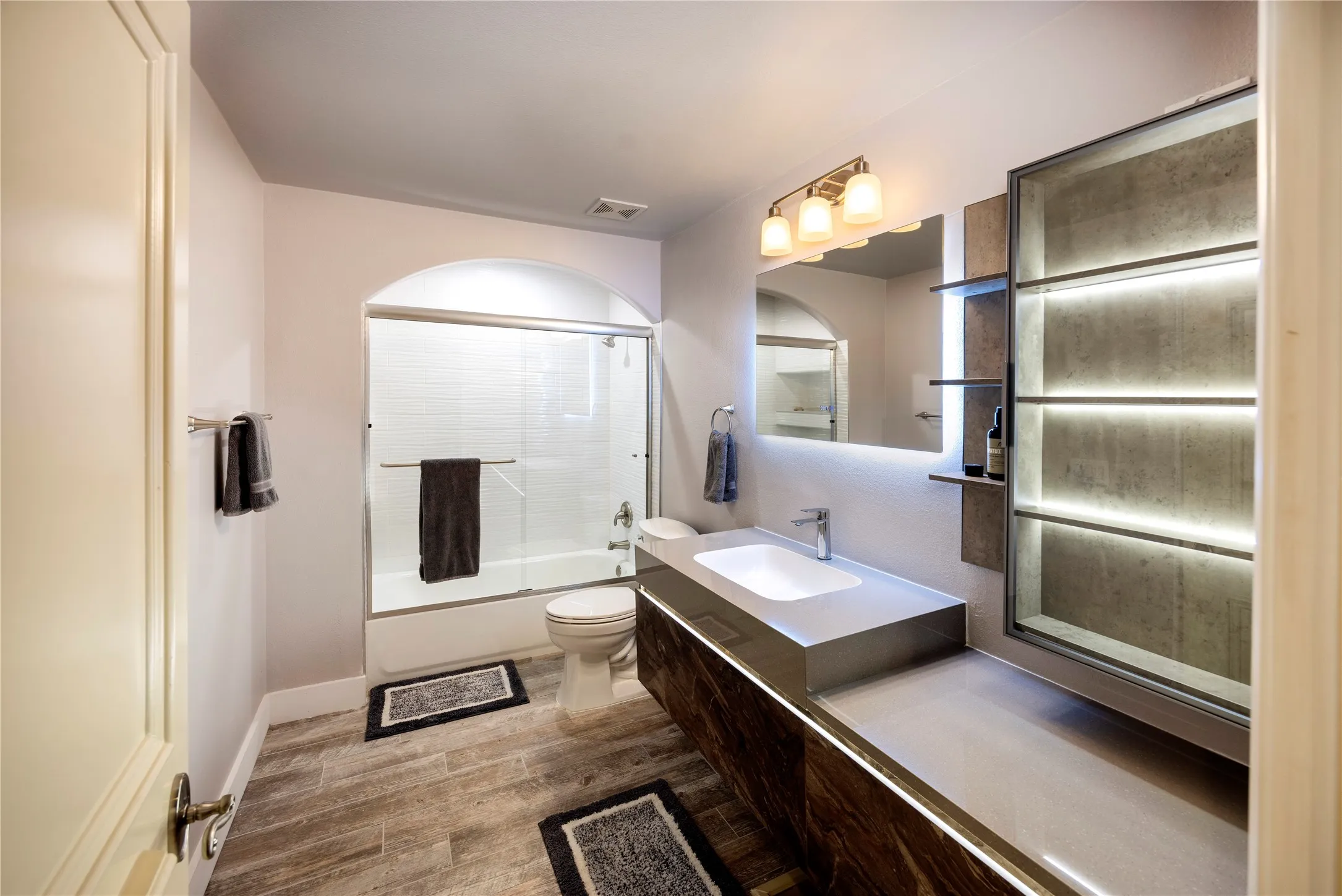 Single Family Residence For Sale in Tarrant County , 2109 Miracle Point Drive, Southlake, Texas 76092, 5 Bedroom, 6 Bathroom, 4 Garage spaces, 5,972 Sqft, built in 2006, mls#21399542, Real Estate Agent in Southlake, Homes For Sale in Tarrant county, Homes For Sale in Southlake, Realtor in Southlake Texas, Real Estate Brokerage Independent Realty Texas, Luminita Cordes Realtor
