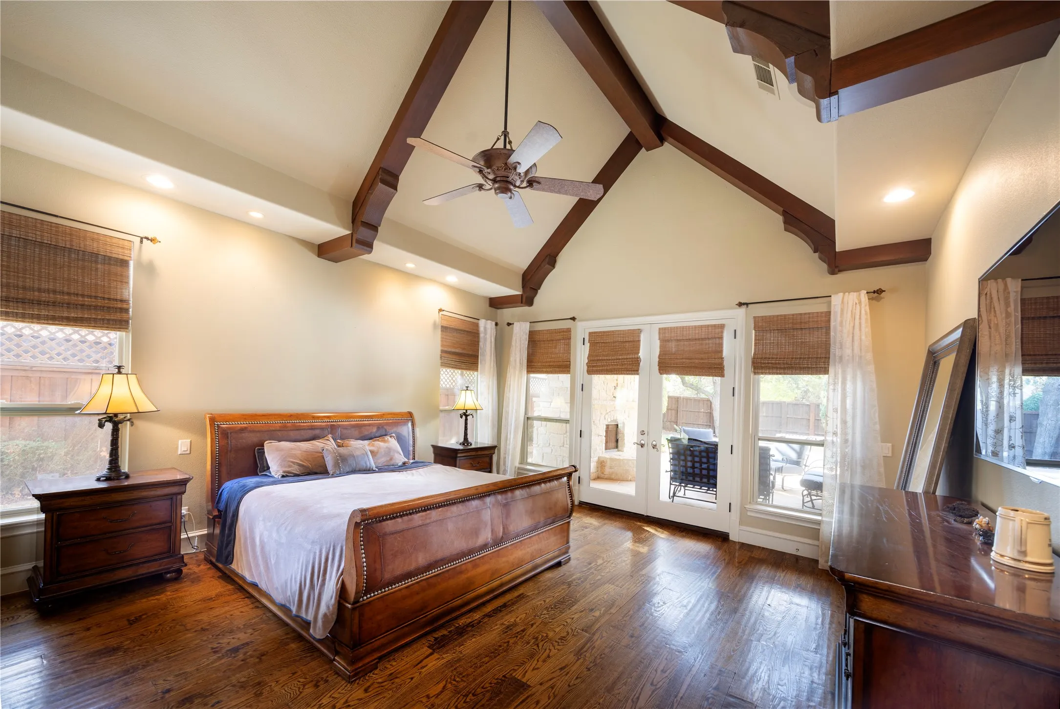 Single Family Residence For Sale in Tarrant County , 2109 Miracle Point Drive, Southlake, Texas 76092, 5 Bedroom, 6 Bathroom, 4 Garage spaces, 5,972 Sqft, built in 2006, mls#21399542, Real Estate Agent in Southlake, Homes For Sale in Tarrant county, Homes For Sale in Southlake, Realtor in Southlake Texas, Real Estate Brokerage Independent Realty Texas, Luminita Cordes Realtor