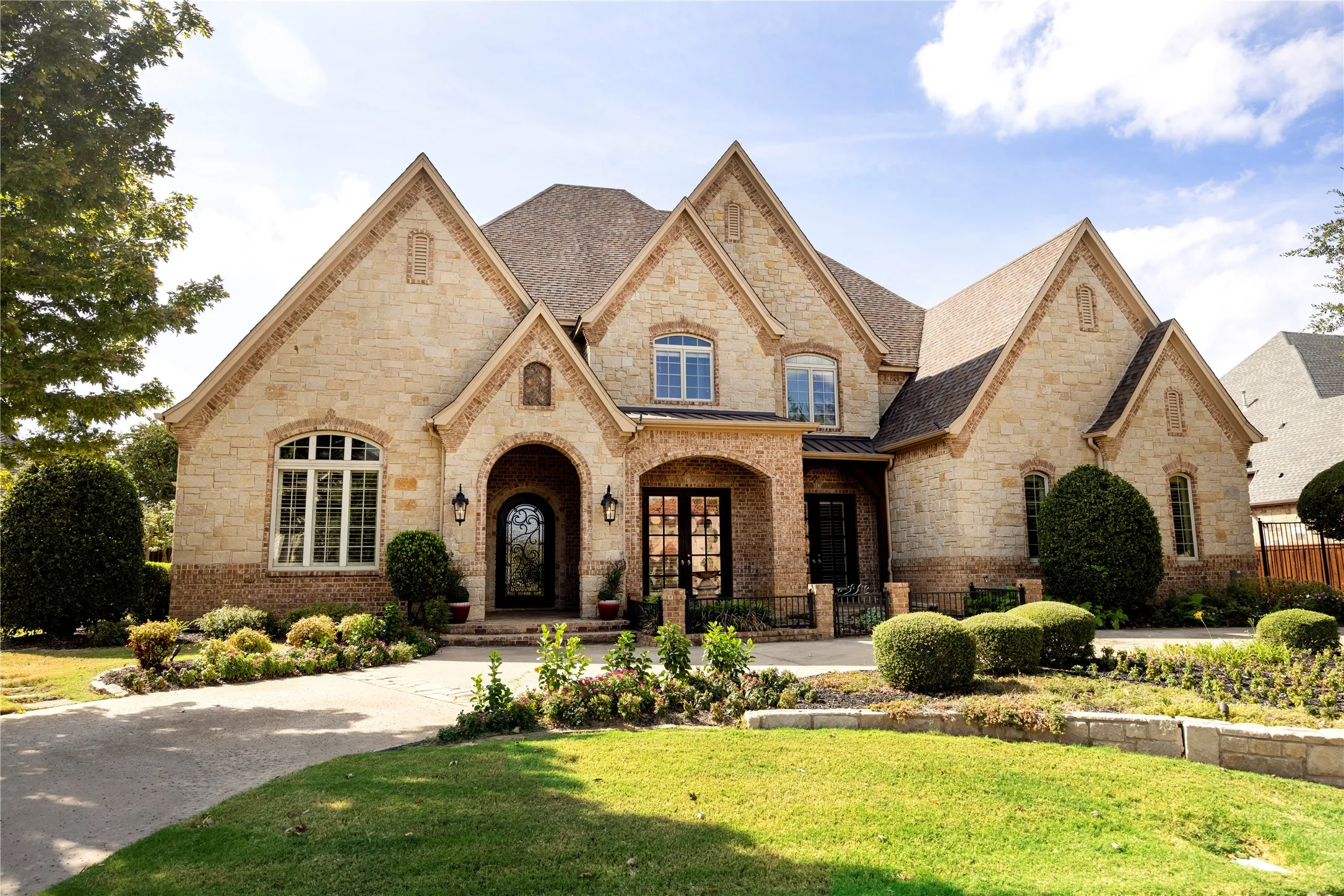Single Family Residence For Sale in Tarrant County , 2109 Miracle Point Drive, Southlake, Texas 76092, 5 Bedroom, 6 Bathroom, 4 Garage spaces, 5,972 Sqft, built in 2006, mls#21399542, Real Estate Agent in Southlake, Homes For Sale in Tarrant county, Homes For Sale in Southlake, Realtor in Southlake Texas, Real Estate Brokerage Independent Realty Texas, Luminita Cordes Realtor