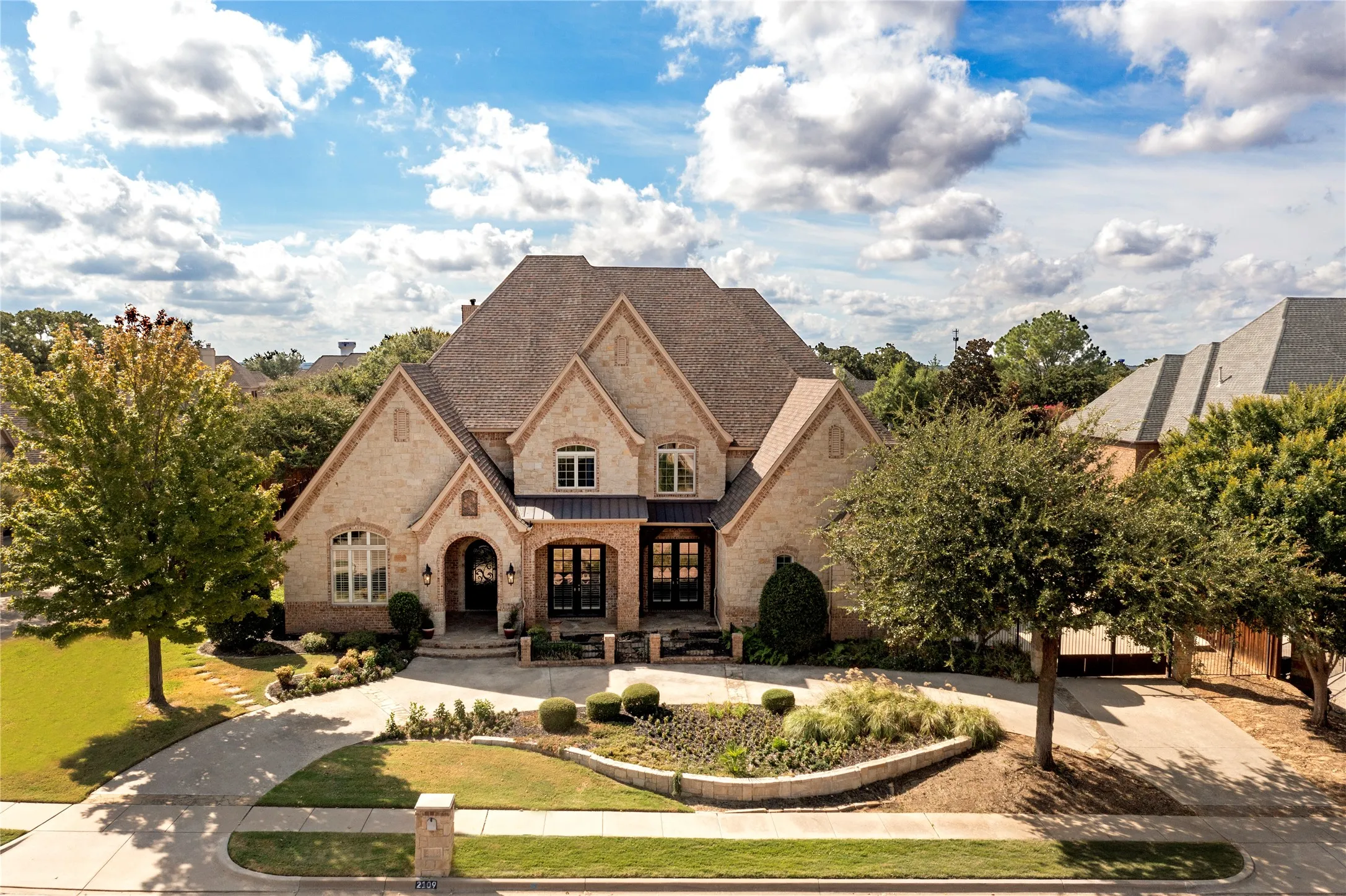 Single Family Residence For Sale in Tarrant County , 2109 Miracle Point Drive, Southlake, Texas 76092, 5 Bedroom, 6 Bathroom, 4 Garage spaces, 5,972 Sqft, built in 2006, mls#21399542, Real Estate Agent in Southlake, Homes For Sale in Tarrant county, Homes For Sale in Southlake, Realtor in Southlake Texas, Real Estate Brokerage Independent Realty Texas, Luminita Cordes Realtor