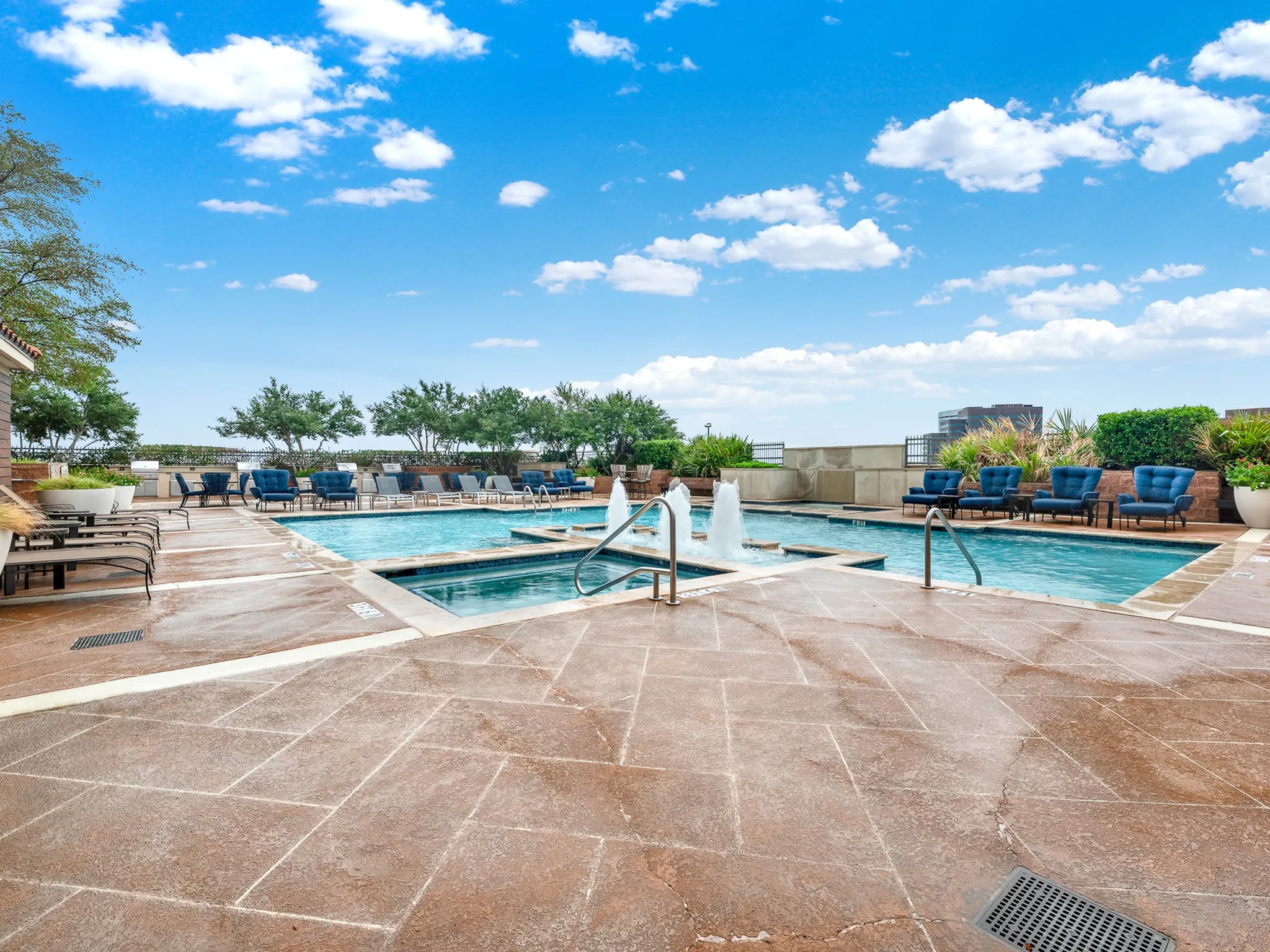 Condominium For Sale in Dallas County , 330 Las Colinas Boulevard E 228, Irving, Texas 75039, 1 Bedroom, 1 Bathroom, 1 Garage spaces, 733 Sqft, built in 2001, mls#21401357, Real Estate Agent in Irving, Homes For Sale in Dallas county, Homes For Sale in Irving, Realtor in Irving Texas, Real Estate Brokerage Independent Realty Texas, Luminita Cordes Realtor