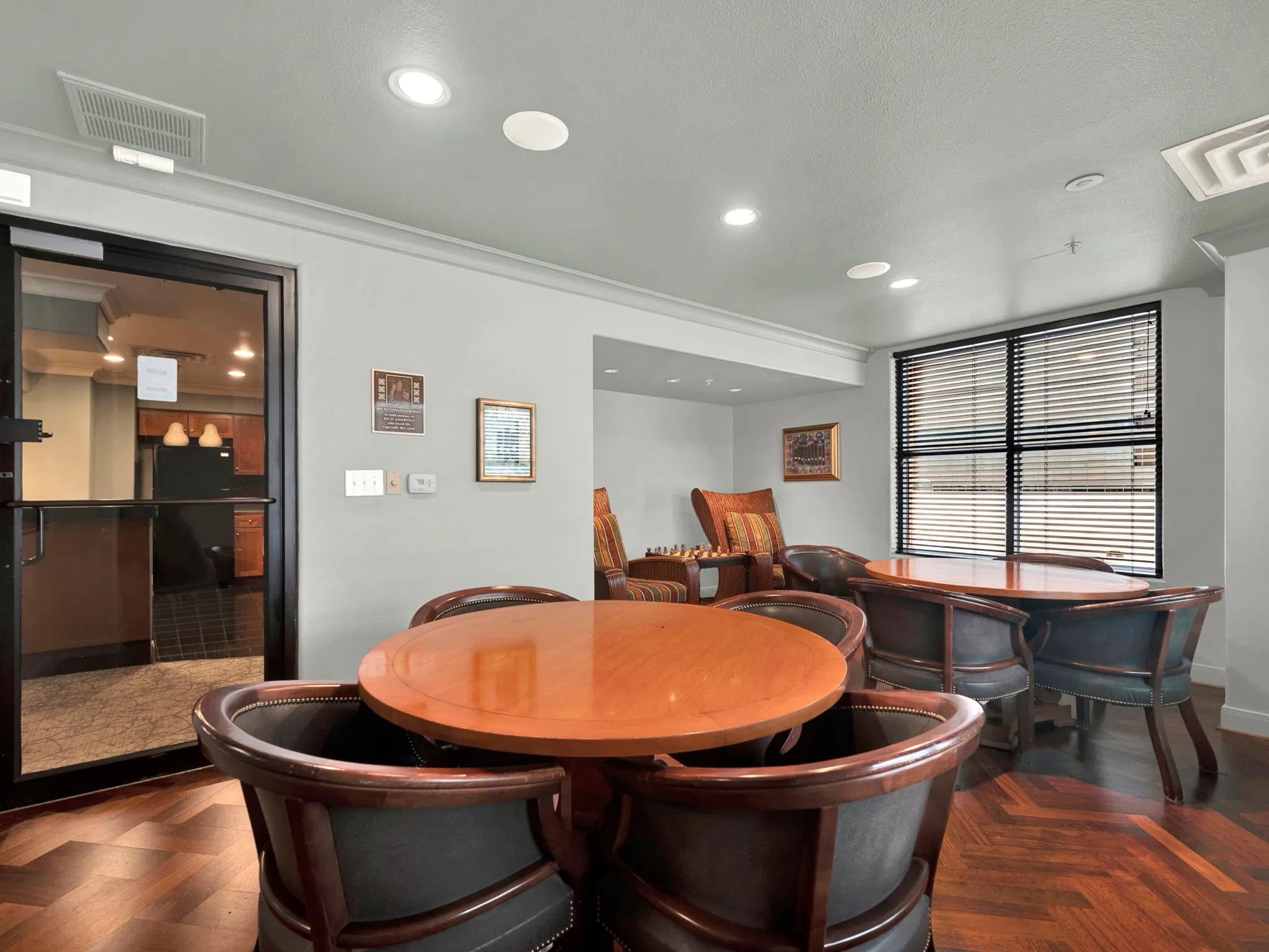 Condominium For Sale in Dallas County , 330 Las Colinas Boulevard E 228, Irving, Texas 75039, 1 Bedroom, 1 Bathroom, 1 Garage spaces, 733 Sqft, built in 2001, mls#21401357, Real Estate Agent in Irving, Homes For Sale in Dallas county, Homes For Sale in Irving, Realtor in Irving Texas, Real Estate Brokerage Independent Realty Texas, Luminita Cordes Realtor
