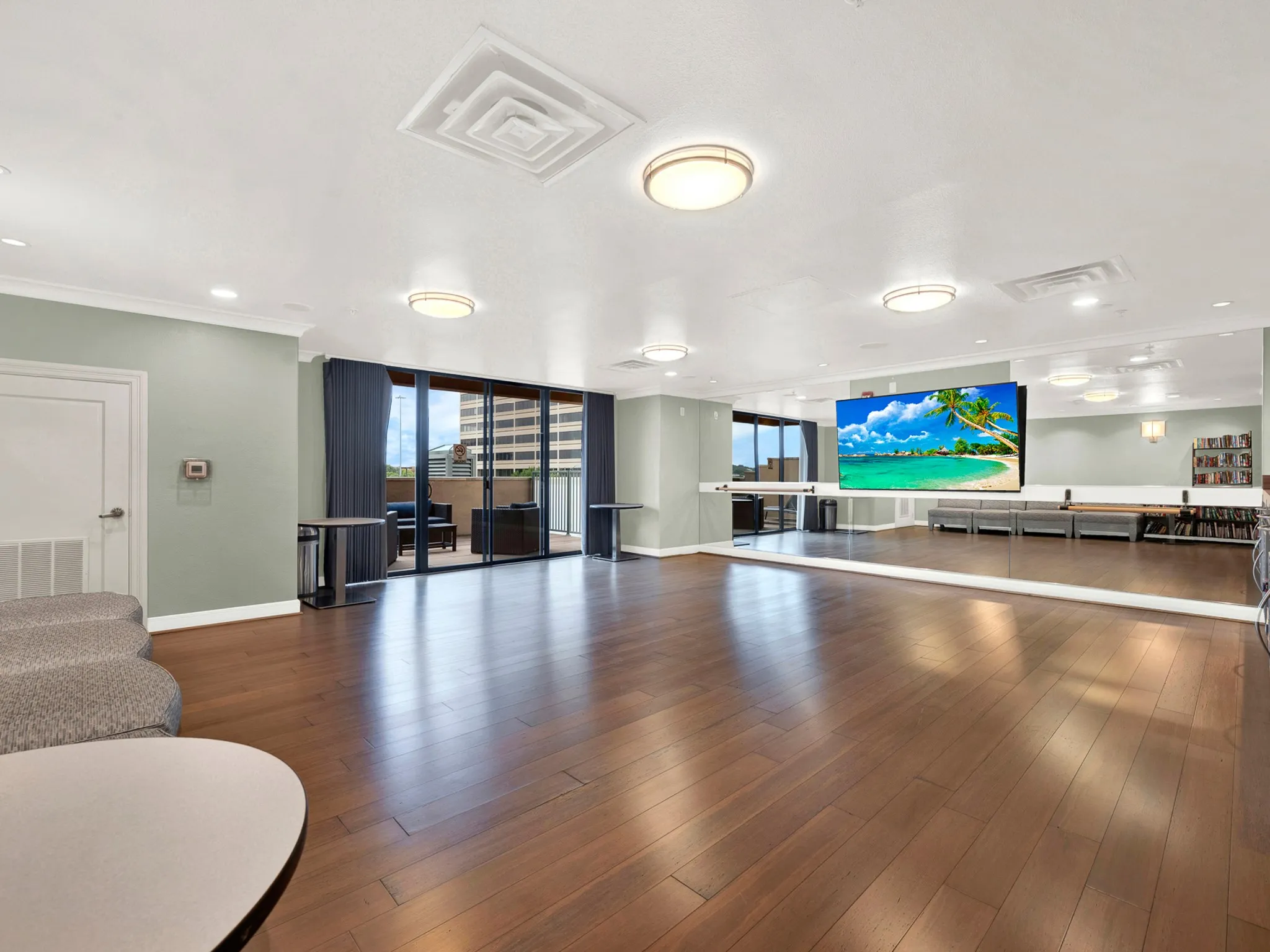 Condominium For Sale in Dallas County , 330 Las Colinas Boulevard E 228, Irving, Texas 75039, 1 Bedroom, 1 Bathroom, 1 Garage spaces, 733 Sqft, built in 2001, mls#21401357, Real Estate Agent in Irving, Homes For Sale in Dallas county, Homes For Sale in Irving, Realtor in Irving Texas, Real Estate Brokerage Independent Realty Texas, Luminita Cordes Realtor