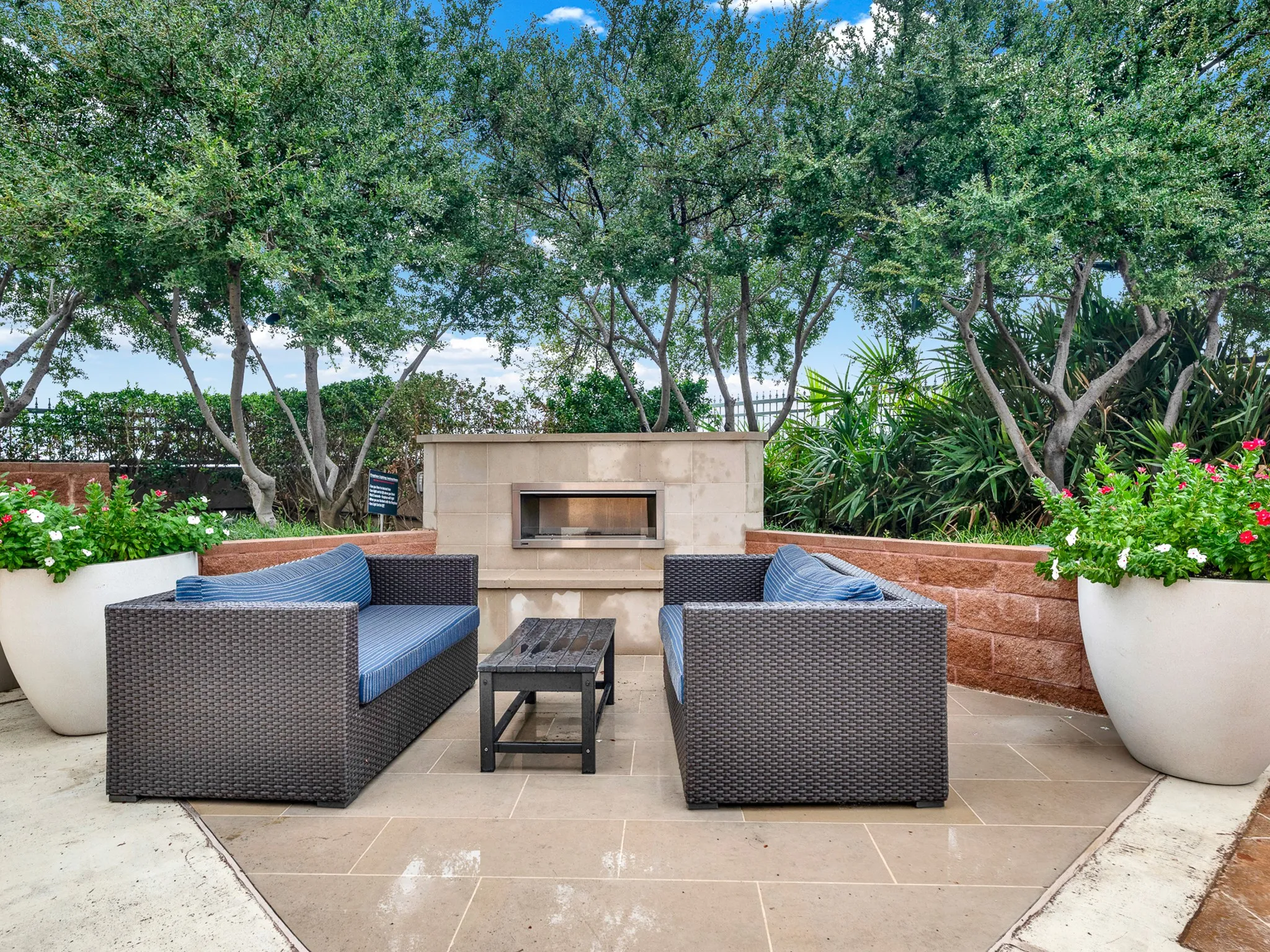 Condominium For Sale in Dallas County , 330 Las Colinas Boulevard E 228, Irving, Texas 75039, 1 Bedroom, 1 Bathroom, 1 Garage spaces, 733 Sqft, built in 2001, mls#21401357, Real Estate Agent in Irving, Homes For Sale in Dallas county, Homes For Sale in Irving, Realtor in Irving Texas, Real Estate Brokerage Independent Realty Texas, Luminita Cordes Realtor
