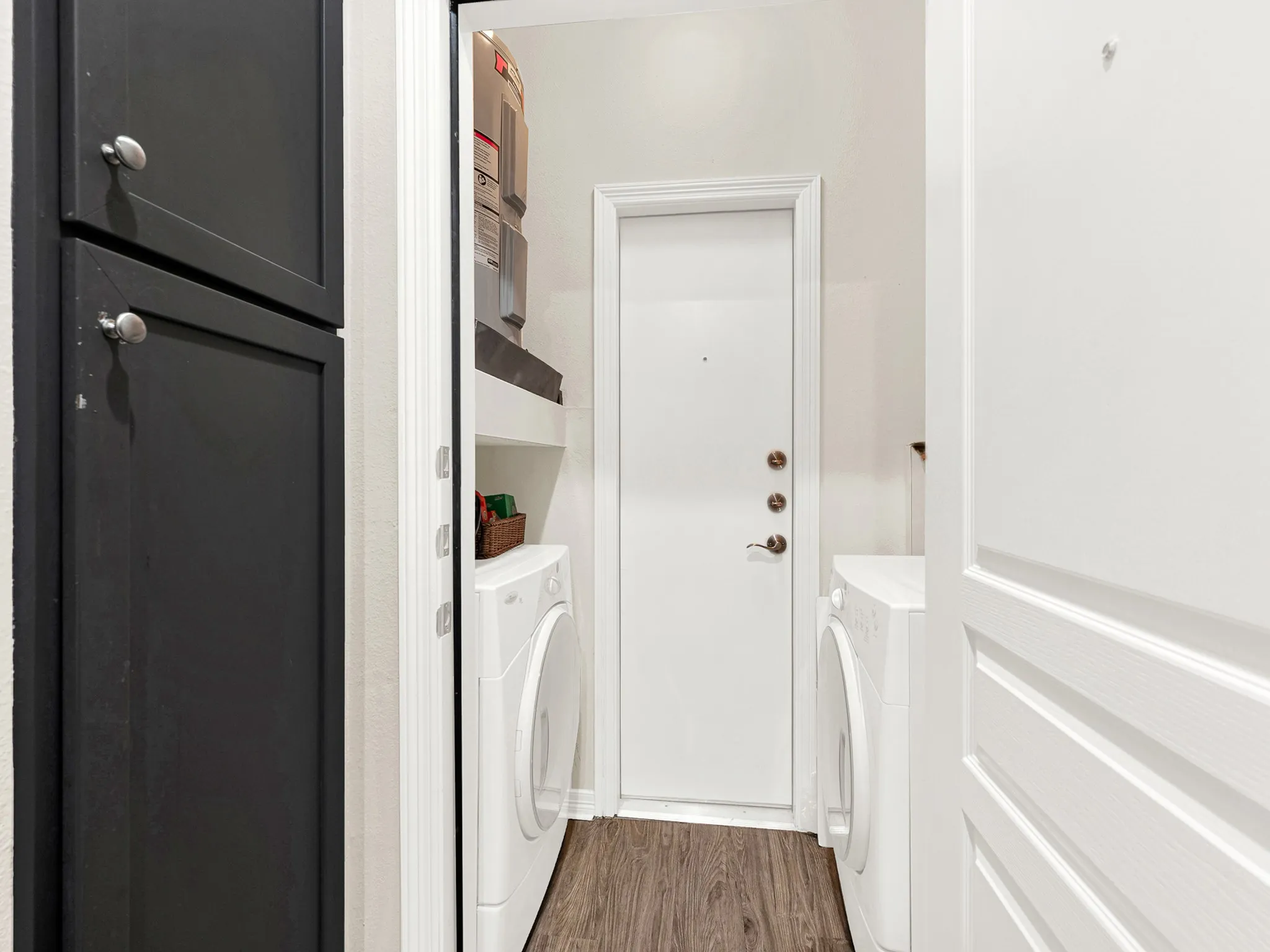 Condominium For Sale in Dallas County , 330 Las Colinas Boulevard E 228, Irving, Texas 75039, 1 Bedroom, 1 Bathroom, 1 Garage spaces, 733 Sqft, built in 2001, mls#21401357, Real Estate Agent in Irving, Homes For Sale in Dallas county, Homes For Sale in Irving, Realtor in Irving Texas, Real Estate Brokerage Independent Realty Texas, Luminita Cordes Realtor