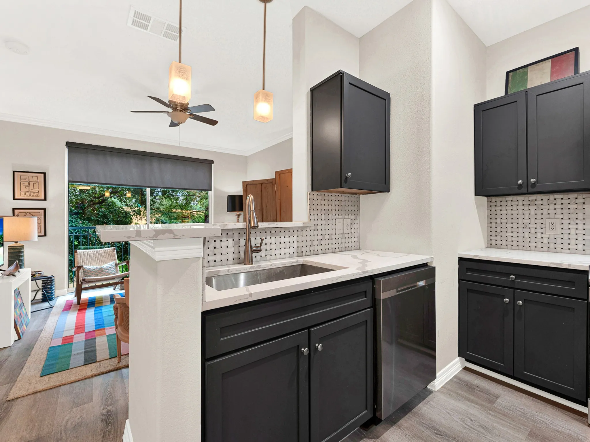 Condominium For Sale in Dallas County , 330 Las Colinas Boulevard E 228, Irving, Texas 75039, 1 Bedroom, 1 Bathroom, 1 Garage spaces, 733 Sqft, built in 2001, mls#21401357, Real Estate Agent in Irving, Homes For Sale in Dallas county, Homes For Sale in Irving, Realtor in Irving Texas, Real Estate Brokerage Independent Realty Texas, Luminita Cordes Realtor