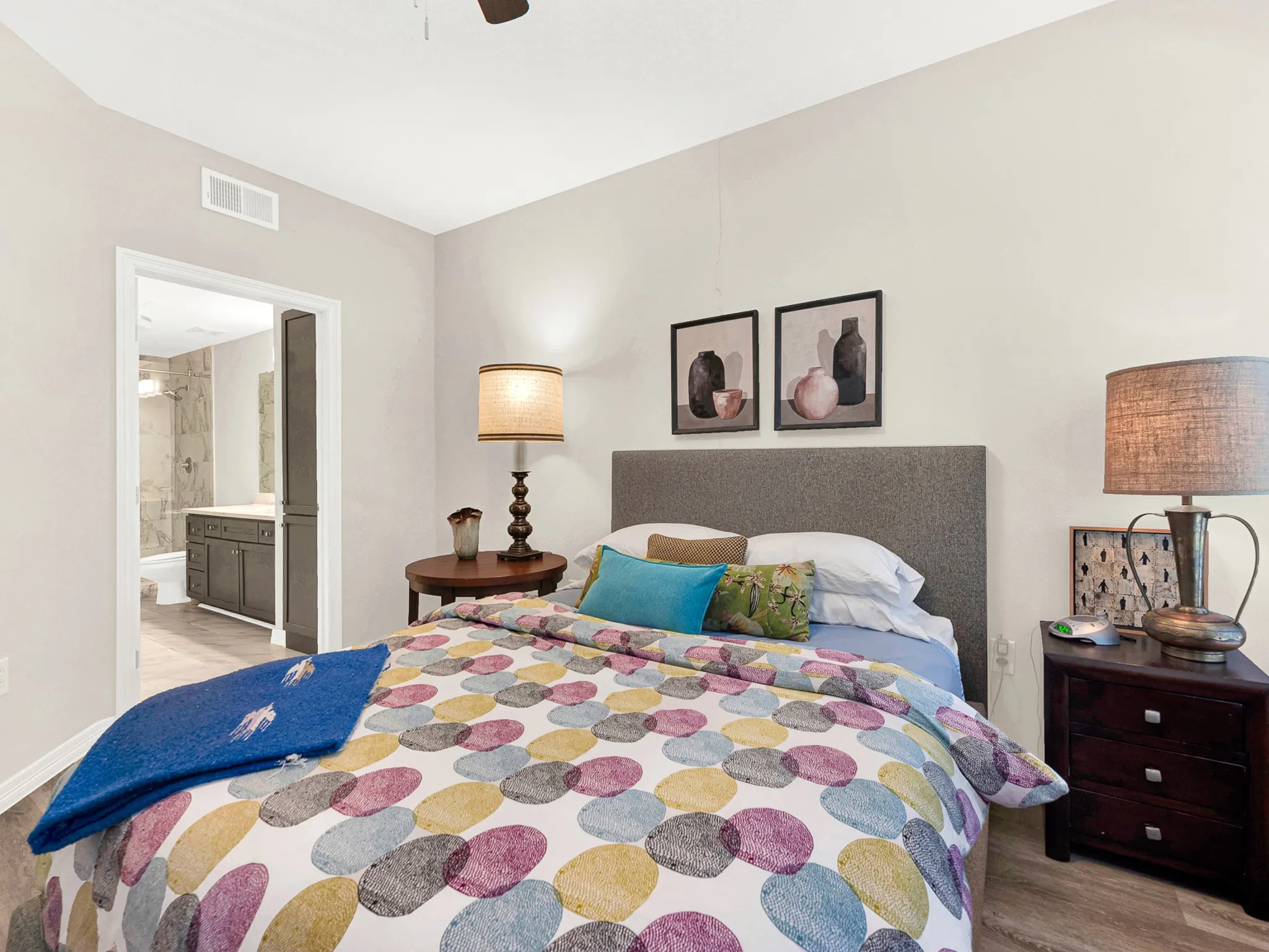 Condominium For Sale in Dallas County , 330 Las Colinas Boulevard E 228, Irving, Texas 75039, 1 Bedroom, 1 Bathroom, 1 Garage spaces, 733 Sqft, built in 2001, mls#21401357, Real Estate Agent in Irving, Homes For Sale in Dallas county, Homes For Sale in Irving, Realtor in Irving Texas, Real Estate Brokerage Independent Realty Texas, Luminita Cordes Realtor