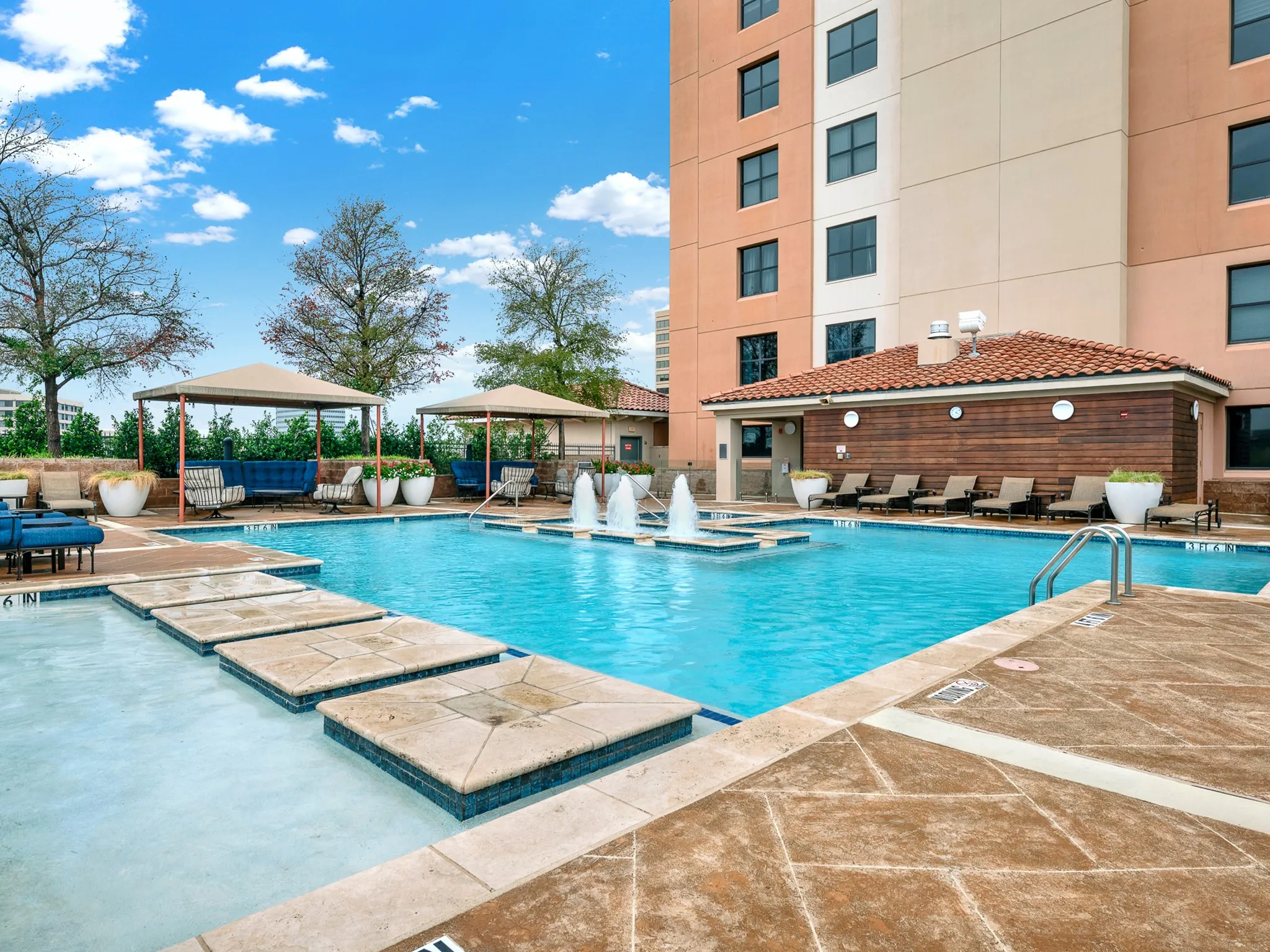 Condominium For Sale in Dallas County , 330 Las Colinas Boulevard E 228, Irving, Texas 75039, 1 Bedroom, 1 Bathroom, 1 Garage spaces, 733 Sqft, built in 2001, mls#21401357, Real Estate Agent in Irving, Homes For Sale in Dallas county, Homes For Sale in Irving, Realtor in Irving Texas, Real Estate Brokerage Independent Realty Texas, Luminita Cordes Realtor