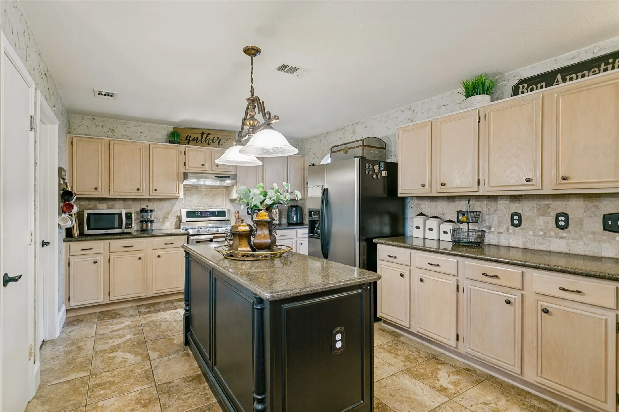 Single Family Residence For Sale in Collin County , 838 Heritage Parkway S, Allen, Texas 75002, 4 Bedroom, 3 Bathroom, 2 Garage spaces, 2,340 Sqft, built in 1994, mls#21400066, Real Estate Agent in Allen, Homes For Sale in Collin county, Homes For Sale in Allen, Realtor in Allen Texas, Real Estate Brokerage Independent Realty Texas, Luminita Cordes Realtor