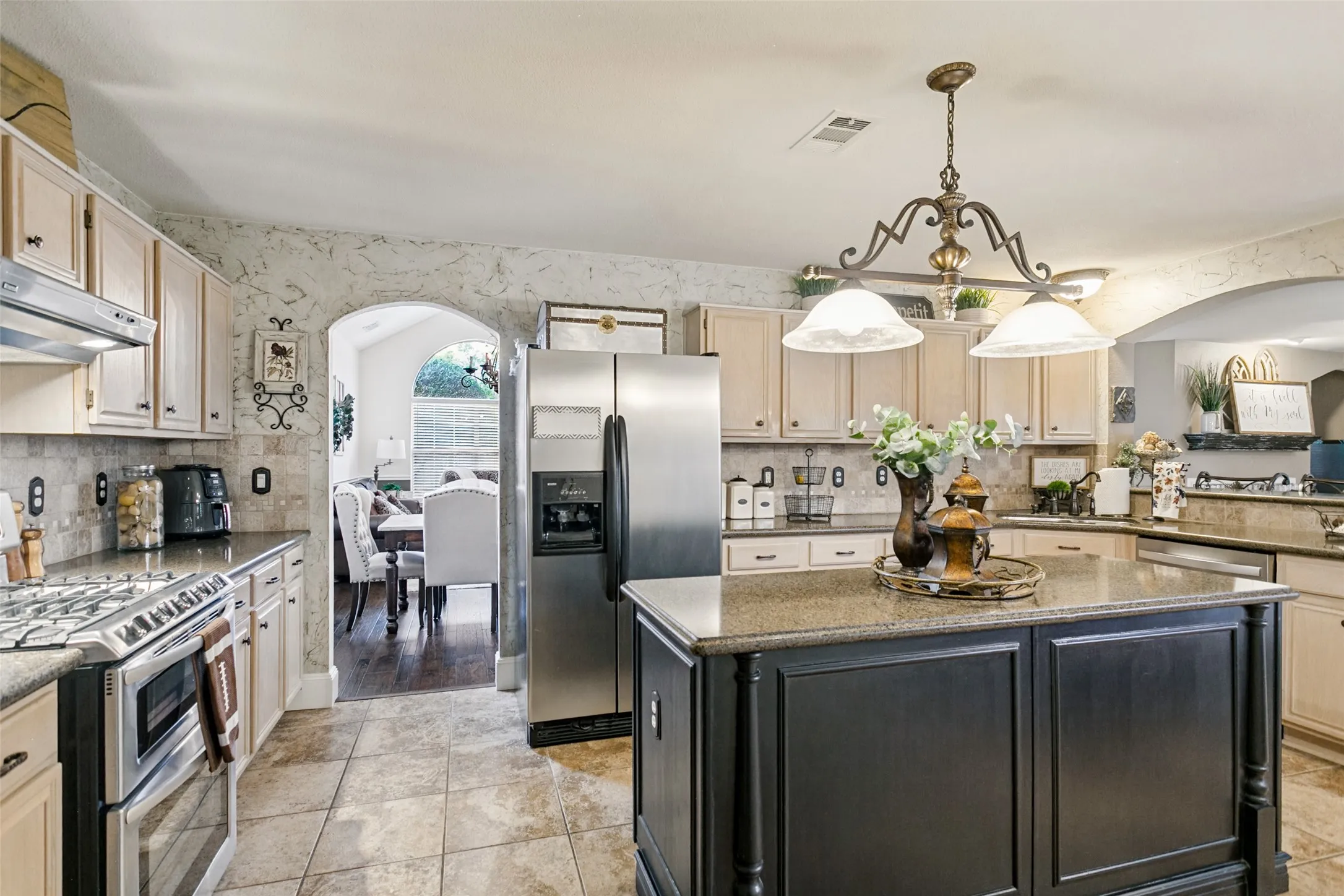 Single Family Residence For Sale in Collin County , 838 Heritage Parkway S, Allen, Texas 75002, 4 Bedroom, 3 Bathroom, 2 Garage spaces, 2,340 Sqft, built in 1994, mls#21400066, Real Estate Agent in Allen, Homes For Sale in Collin county, Homes For Sale in Allen, Realtor in Allen Texas, Real Estate Brokerage Independent Realty Texas, Luminita Cordes Realtor