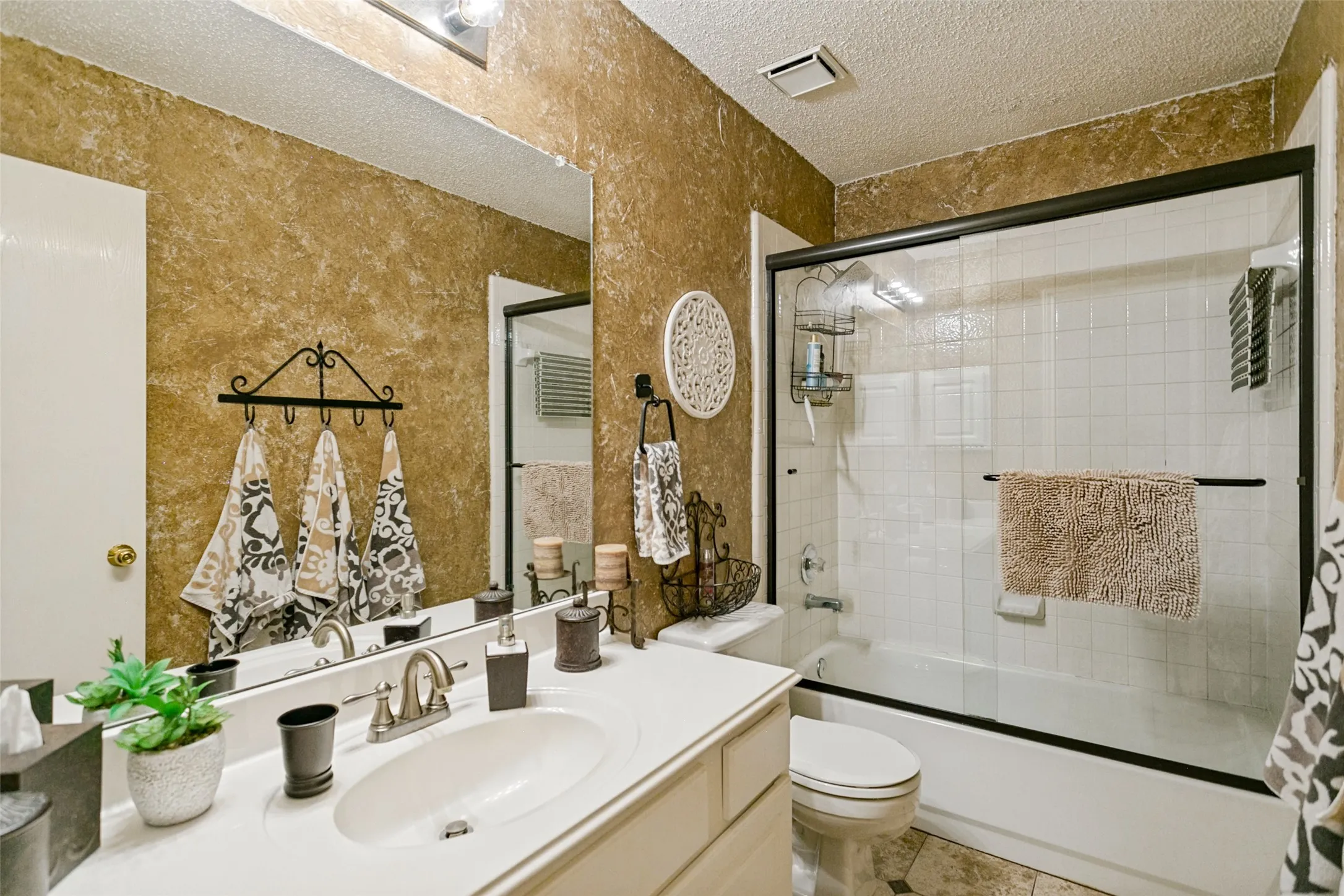 Single Family Residence For Sale in Collin County , 838 Heritage Parkway S, Allen, Texas 75002, 4 Bedroom, 3 Bathroom, 2 Garage spaces, 2,340 Sqft, built in 1994, mls#21400066, Real Estate Agent in Allen, Homes For Sale in Collin county, Homes For Sale in Allen, Realtor in Allen Texas, Real Estate Brokerage Independent Realty Texas, Luminita Cordes Realtor