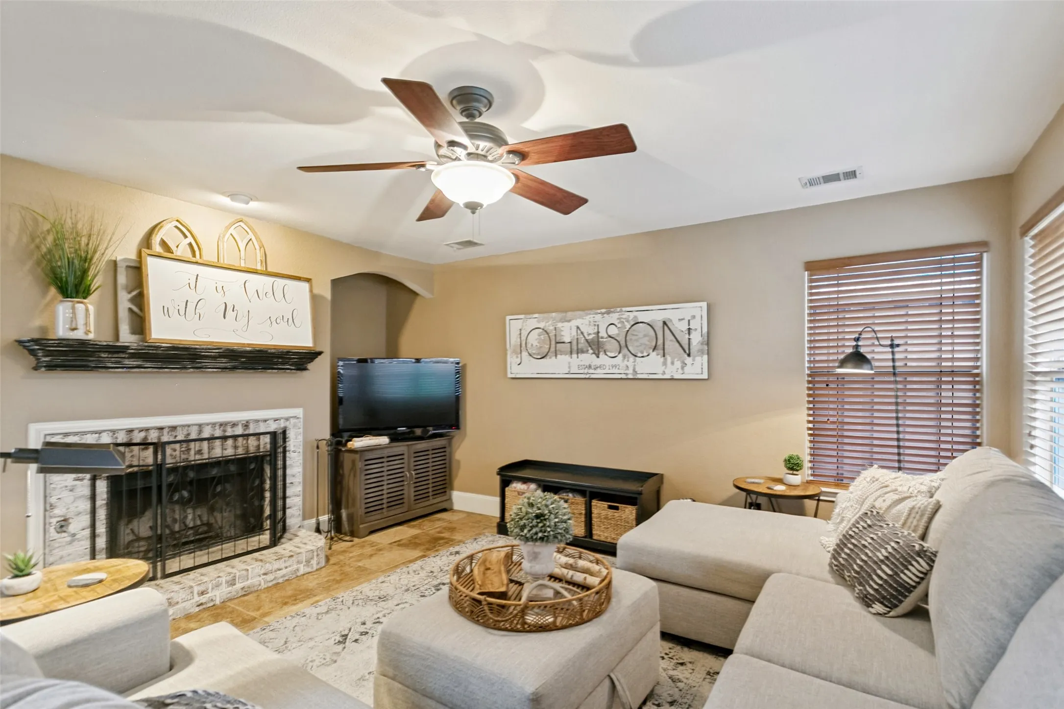 Single Family Residence For Sale in Collin County , 838 Heritage Parkway S, Allen, Texas 75002, 4 Bedroom, 3 Bathroom, 2 Garage spaces, 2,340 Sqft, built in 1994, mls#21400066, Real Estate Agent in Allen, Homes For Sale in Collin county, Homes For Sale in Allen, Realtor in Allen Texas, Real Estate Brokerage Independent Realty Texas, Luminita Cordes Realtor
