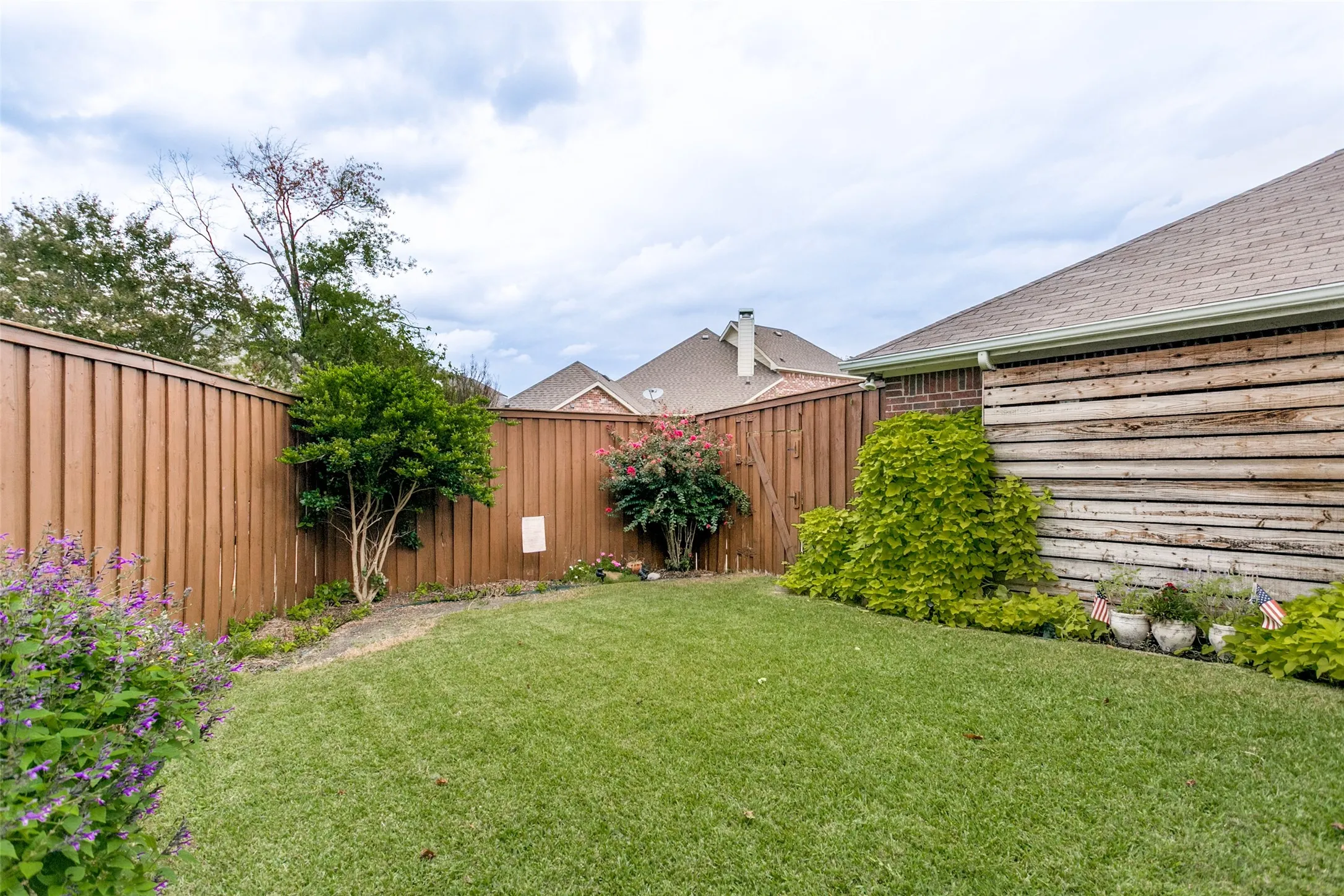 Single Family Residence For Sale in Collin County , 838 Heritage Parkway S, Allen, Texas 75002, 4 Bedroom, 3 Bathroom, 2 Garage spaces, 2,340 Sqft, built in 1994, mls#21400066, Real Estate Agent in Allen, Homes For Sale in Collin county, Homes For Sale in Allen, Realtor in Allen Texas, Real Estate Brokerage Independent Realty Texas, Luminita Cordes Realtor