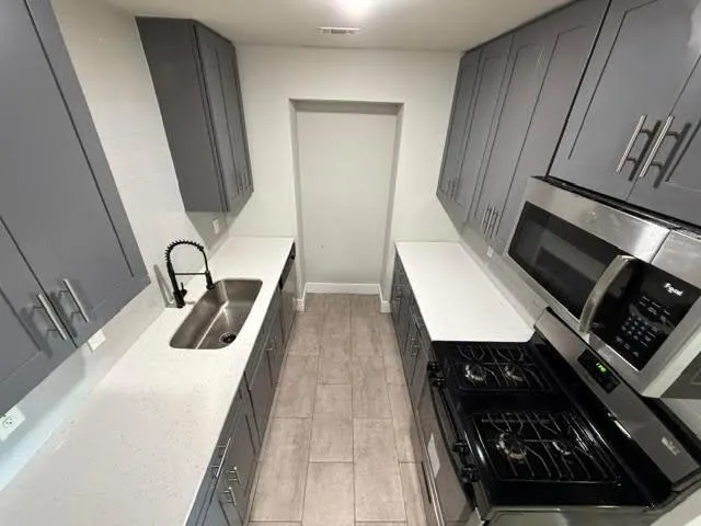 Apartment For Rent in Dallas County , 723 N Marsalis Avenue 205, Dallas, Texas 75203, 2 Bedroom, 1 Bathroom, Garage spaces, 753 Sqft, built in 1961, mls#21401714, Real Estate Agent in Dallas, Homes For Rent in Dallas county, Homes For Rent in Dallas, Realtor in Dallas Texas, Real Estate Brokerage Independent Realty Texas, Luminita Cordes Realtor