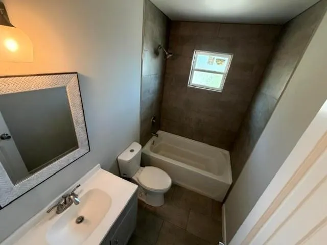 Apartment For Rent in Dallas County , 723 N Marsalis Avenue 205, Dallas, Texas 75203, 2 Bedroom, 1 Bathroom, Garage spaces, 753 Sqft, built in 1961, mls#21401714, Real Estate Agent in Dallas, Homes For Rent in Dallas county, Homes For Rent in Dallas, Realtor in Dallas Texas, Real Estate Brokerage Independent Realty Texas, Luminita Cordes Realtor