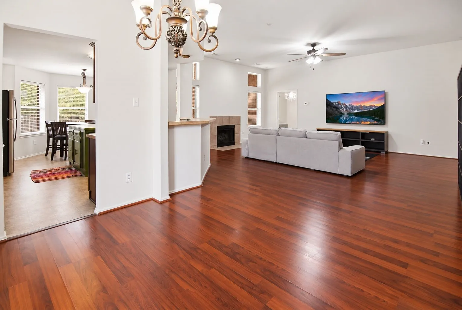 Single Family Residence For Sale in Tarrant County , 5725 Lionfish Way, Fort Worth, Texas 76131, 3 Bedroom, 2 Bathroom, 2 Garage spaces, 1,839 Sqft, built in 2004, mls#21401698, Real Estate Agent in Fort Worth, Homes For Sale in Tarrant county, Homes For Sale in Fort Worth, Realtor in Fort Worth Texas, Real Estate Brokerage Independent Realty Texas, Luminita Cordes Realtor