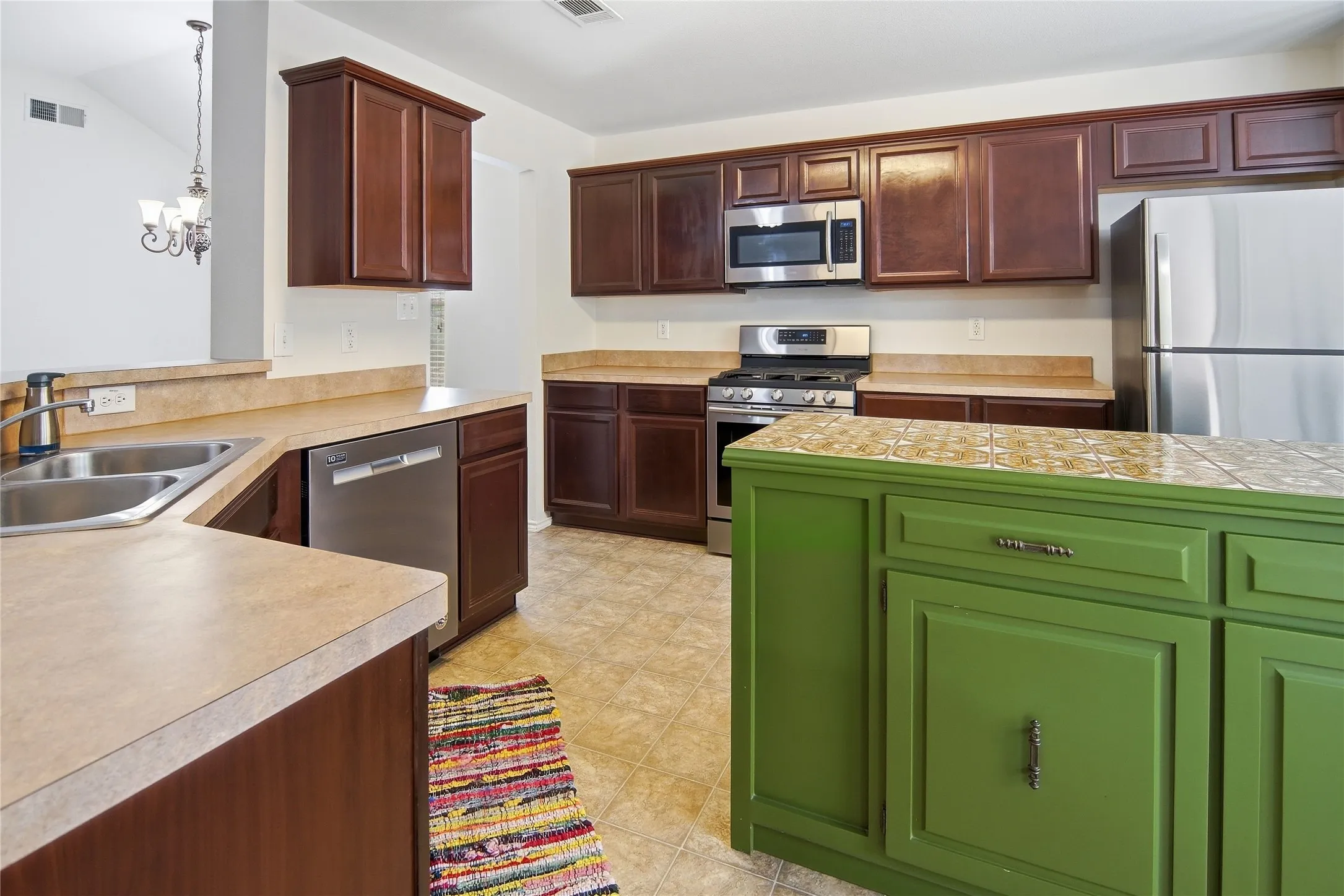 Single Family Residence For Sale in Tarrant County , 5725 Lionfish Way, Fort Worth, Texas 76131, 3 Bedroom, 2 Bathroom, 2 Garage spaces, 1,839 Sqft, built in 2004, mls#21401698, Real Estate Agent in Fort Worth, Homes For Sale in Tarrant county, Homes For Sale in Fort Worth, Realtor in Fort Worth Texas, Real Estate Brokerage Independent Realty Texas, Luminita Cordes Realtor