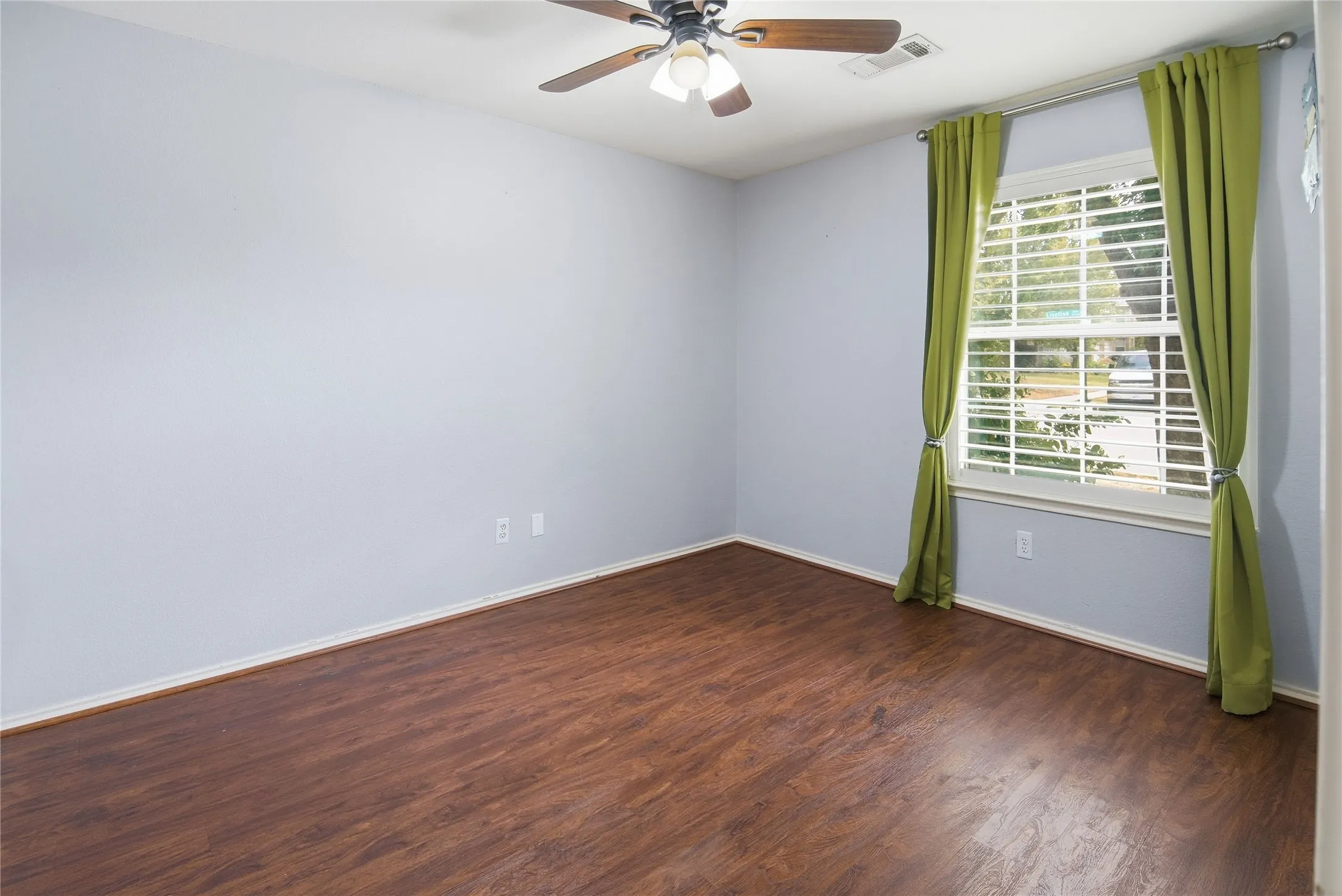 Single Family Residence For Sale in Tarrant County , 5725 Lionfish Way, Fort Worth, Texas 76131, 3 Bedroom, 2 Bathroom, 2 Garage spaces, 1,839 Sqft, built in 2004, mls#21401698, Real Estate Agent in Fort Worth, Homes For Sale in Tarrant county, Homes For Sale in Fort Worth, Realtor in Fort Worth Texas, Real Estate Brokerage Independent Realty Texas, Luminita Cordes Realtor