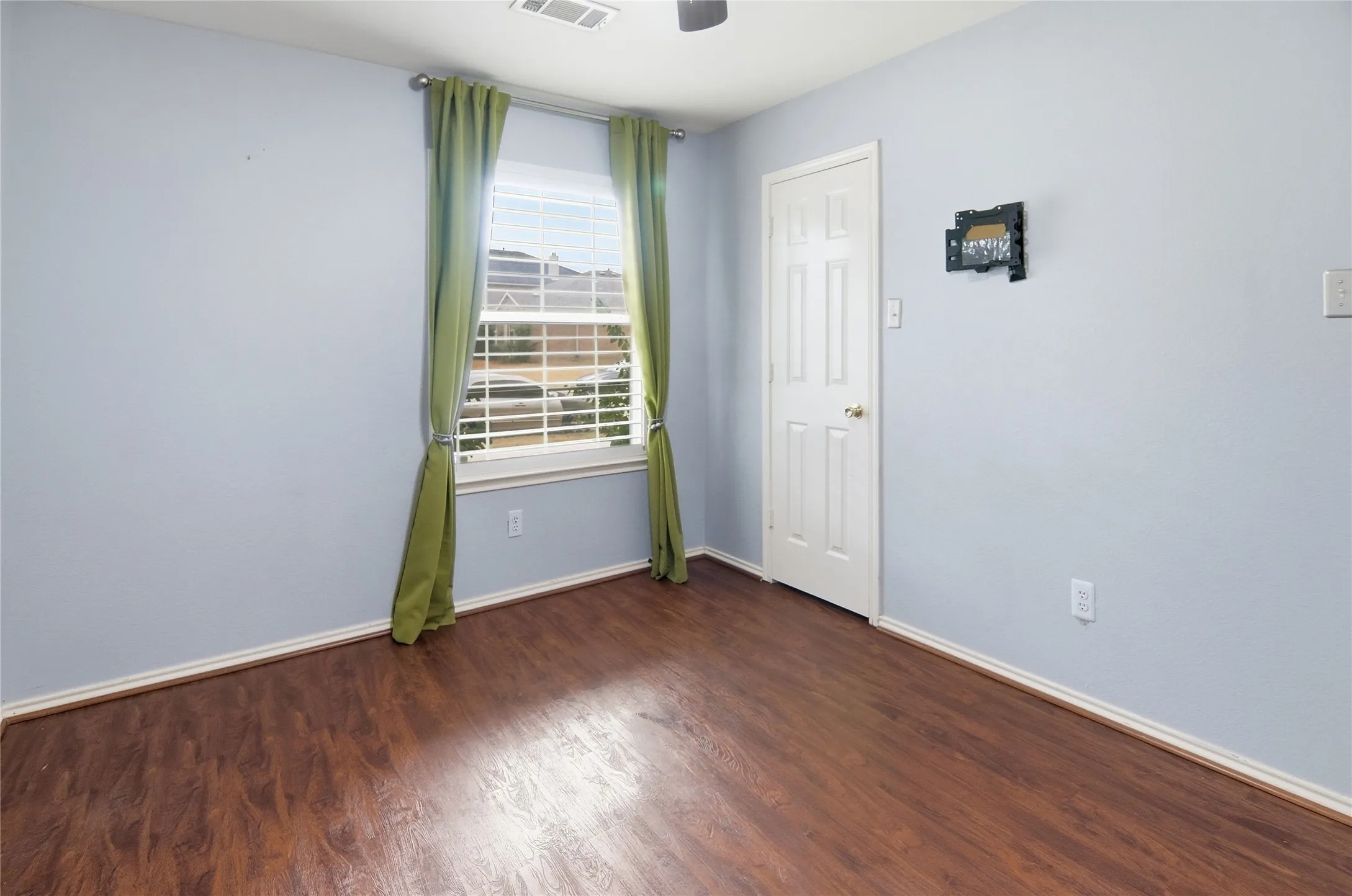 Single Family Residence For Sale in Tarrant County , 5725 Lionfish Way, Fort Worth, Texas 76131, 3 Bedroom, 2 Bathroom, 2 Garage spaces, 1,839 Sqft, built in 2004, mls#21401698, Real Estate Agent in Fort Worth, Homes For Sale in Tarrant county, Homes For Sale in Fort Worth, Realtor in Fort Worth Texas, Real Estate Brokerage Independent Realty Texas, Luminita Cordes Realtor