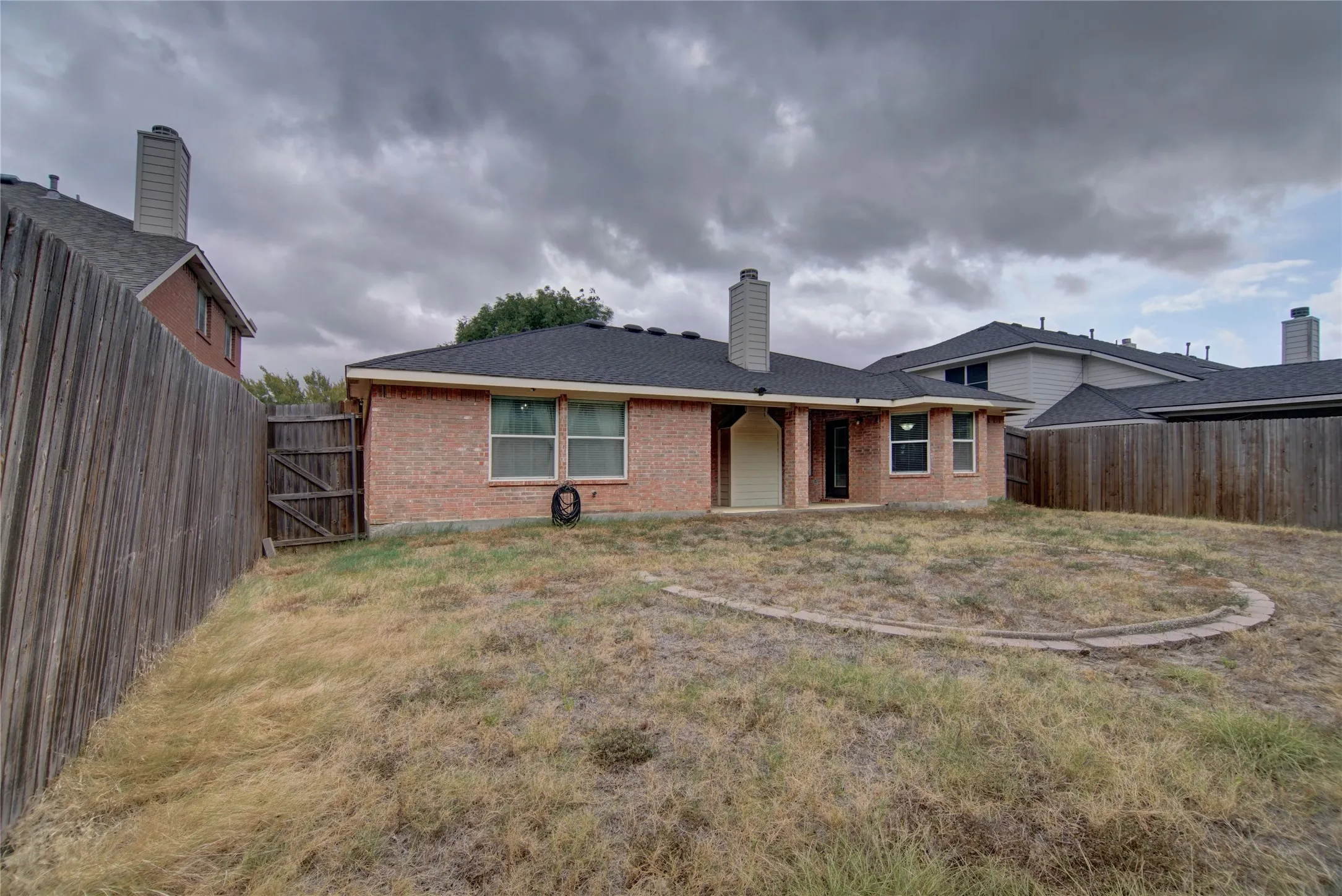 Single Family Residence For Sale in Tarrant County , 5725 Lionfish Way, Fort Worth, Texas 76131, 3 Bedroom, 2 Bathroom, 2 Garage spaces, 1,839 Sqft, built in 2004, mls#21401698, Real Estate Agent in Fort Worth, Homes For Sale in Tarrant county, Homes For Sale in Fort Worth, Realtor in Fort Worth Texas, Real Estate Brokerage Independent Realty Texas, Luminita Cordes Realtor