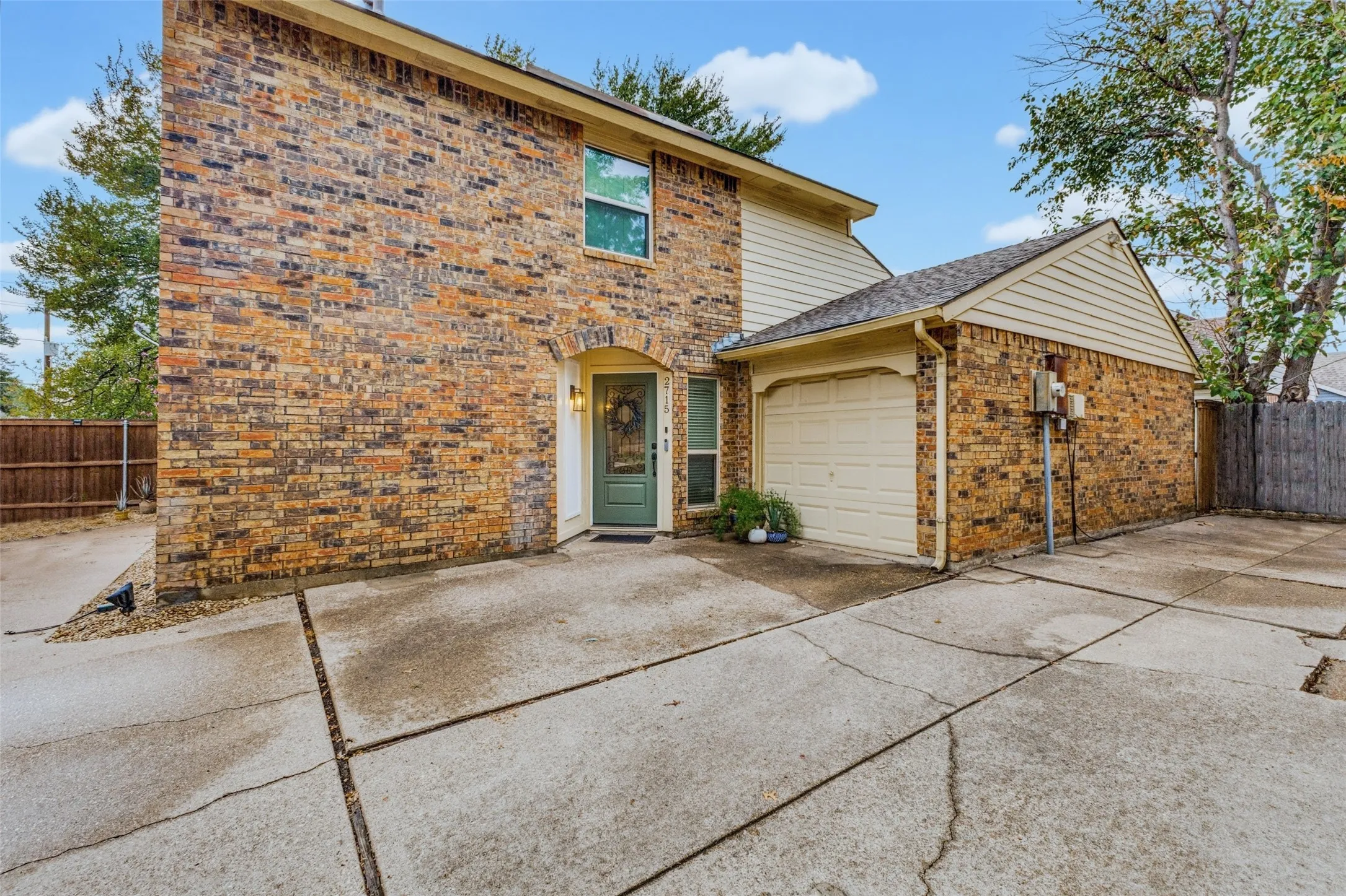 Single Family Residence For Sale in Denton County , 2715 Harbinger Lane, Dallas, Texas 75287, 2 Bedroom, 2 Bathroom, 1 Garage spaces, 1,182 Sqft, built in 1984, mls#21401525, Real Estate Agent in Dallas, Homes For Sale in Denton county, Homes For Sale in Dallas, Realtor in Dallas Texas, Real Estate Brokerage Independent Realty Texas, Luminita Cordes Realtor