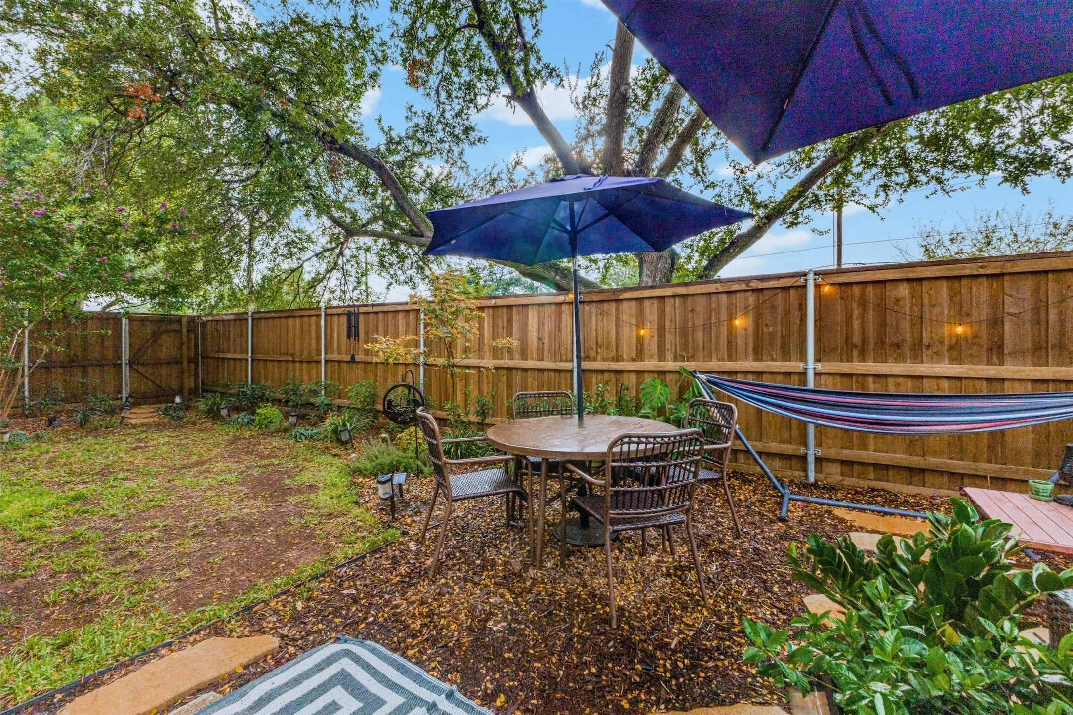 Single Family Residence For Sale in Denton County , 2715 Harbinger Lane, Dallas, Texas 75287, 2 Bedroom, 2 Bathroom, 1 Garage spaces, 1,182 Sqft, built in 1984, mls#21401525, Real Estate Agent in Dallas, Homes For Sale in Denton county, Homes For Sale in Dallas, Realtor in Dallas Texas, Real Estate Brokerage Independent Realty Texas, Luminita Cordes Realtor