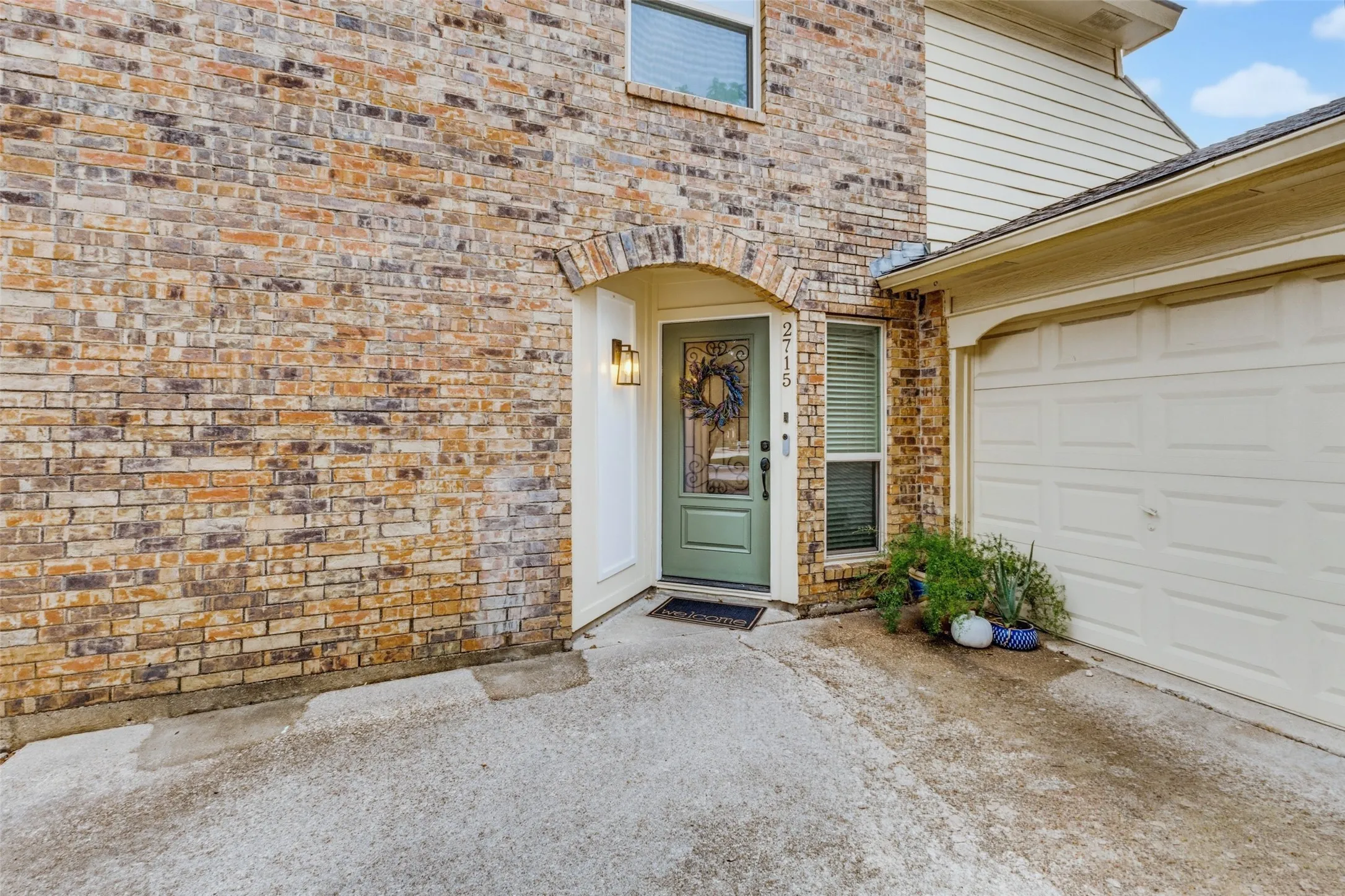 Single Family Residence For Sale in Denton County , 2715 Harbinger Lane, Dallas, Texas 75287, 2 Bedroom, 2 Bathroom, 1 Garage spaces, 1,182 Sqft, built in 1984, mls#21401525, Real Estate Agent in Dallas, Homes For Sale in Denton county, Homes For Sale in Dallas, Realtor in Dallas Texas, Real Estate Brokerage Independent Realty Texas, Luminita Cordes Realtor