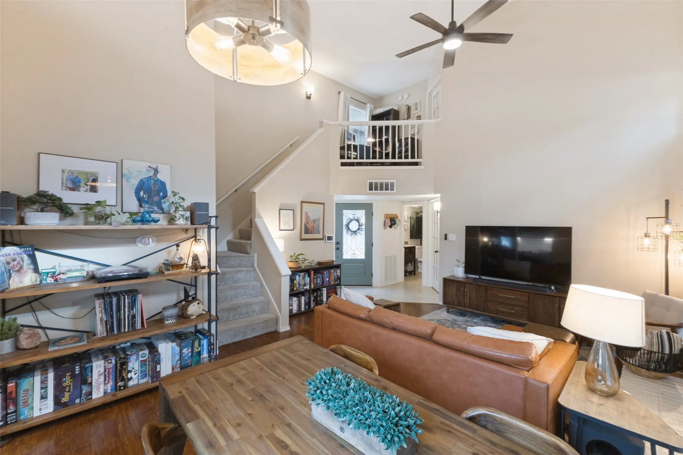 Single Family Residence For Sale in Denton County , 2715 Harbinger Lane, Dallas, Texas 75287, 2 Bedroom, 2 Bathroom, 1 Garage spaces, 1,182 Sqft, built in 1984, mls#21401525, Real Estate Agent in Dallas, Homes For Sale in Denton county, Homes For Sale in Dallas, Realtor in Dallas Texas, Real Estate Brokerage Independent Realty Texas, Luminita Cordes Realtor