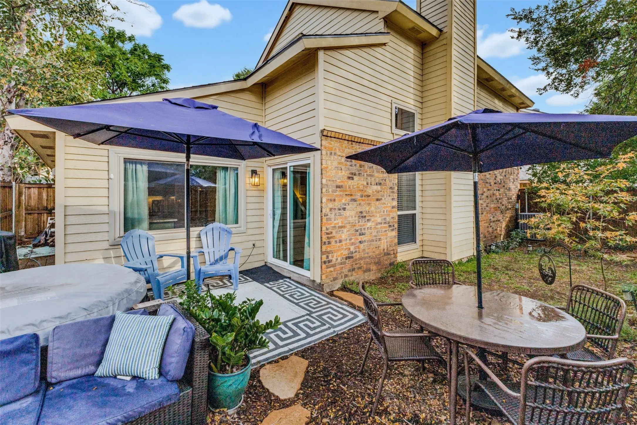 Single Family Residence For Sale in Denton County , 2715 Harbinger Lane, Dallas, Texas 75287, 2 Bedroom, 2 Bathroom, 1 Garage spaces, 1,182 Sqft, built in 1984, mls#21401525, Real Estate Agent in Dallas, Homes For Sale in Denton county, Homes For Sale in Dallas, Realtor in Dallas Texas, Real Estate Brokerage Independent Realty Texas, Luminita Cordes Realtor