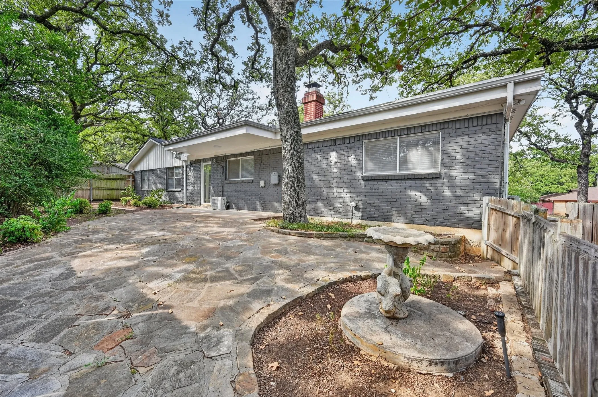 Single Family Residence For Sale in Tarrant County , 1708 Cimarron Trail, Hurst, Texas 76054, 4 Bedroom, 2 Bathroom, 2 Garage spaces, 2,421 Sqft, built in 1962, mls#21401708, Real Estate Agent in Hurst, Homes For Sale in Tarrant county, Homes For Sale in Hurst, Realtor in Hurst Texas, Real Estate Brokerage Independent Realty Texas, Luminita Cordes Realtor