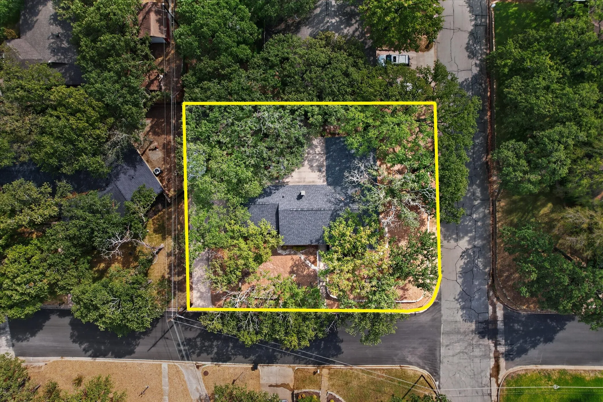 Single Family Residence For Sale in Tarrant County , 1708 Cimarron Trail, Hurst, Texas 76054, 4 Bedroom, 2 Bathroom, 2 Garage spaces, 2,421 Sqft, built in 1962, mls#21401708, Real Estate Agent in Hurst, Homes For Sale in Tarrant county, Homes For Sale in Hurst, Realtor in Hurst Texas, Real Estate Brokerage Independent Realty Texas, Luminita Cordes Realtor