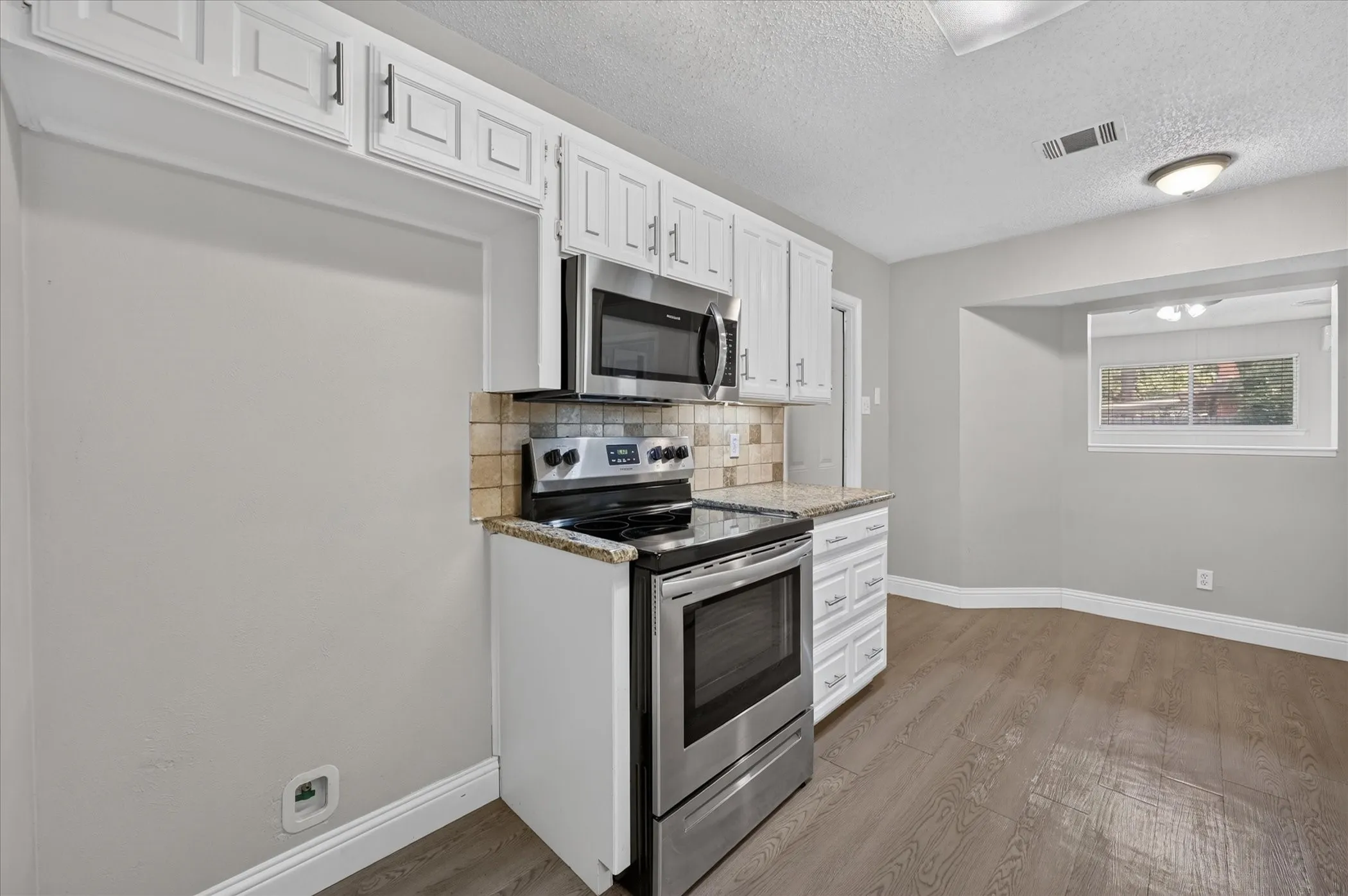 Single Family Residence For Sale in Tarrant County , 1708 Cimarron Trail, Hurst, Texas 76054, 4 Bedroom, 2 Bathroom, 2 Garage spaces, 2,421 Sqft, built in 1962, mls#21401708, Real Estate Agent in Hurst, Homes For Sale in Tarrant county, Homes For Sale in Hurst, Realtor in Hurst Texas, Real Estate Brokerage Independent Realty Texas, Luminita Cordes Realtor