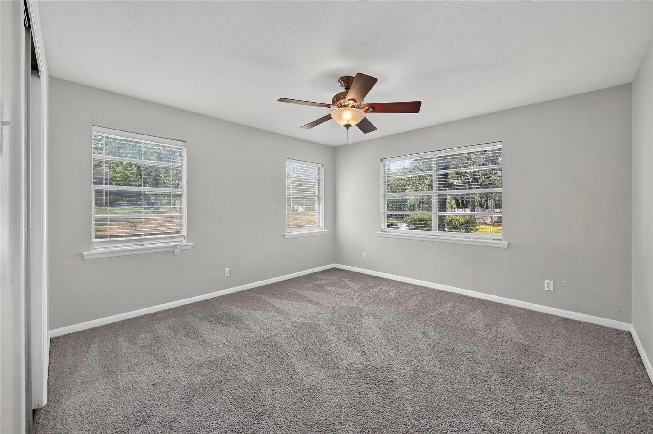 Single Family Residence For Sale in Tarrant County , 1708 Cimarron Trail, Hurst, Texas 76054, 4 Bedroom, 2 Bathroom, 2 Garage spaces, 2,421 Sqft, built in 1962, mls#21401708, Real Estate Agent in Hurst, Homes For Sale in Tarrant county, Homes For Sale in Hurst, Realtor in Hurst Texas, Real Estate Brokerage Independent Realty Texas, Luminita Cordes Realtor
