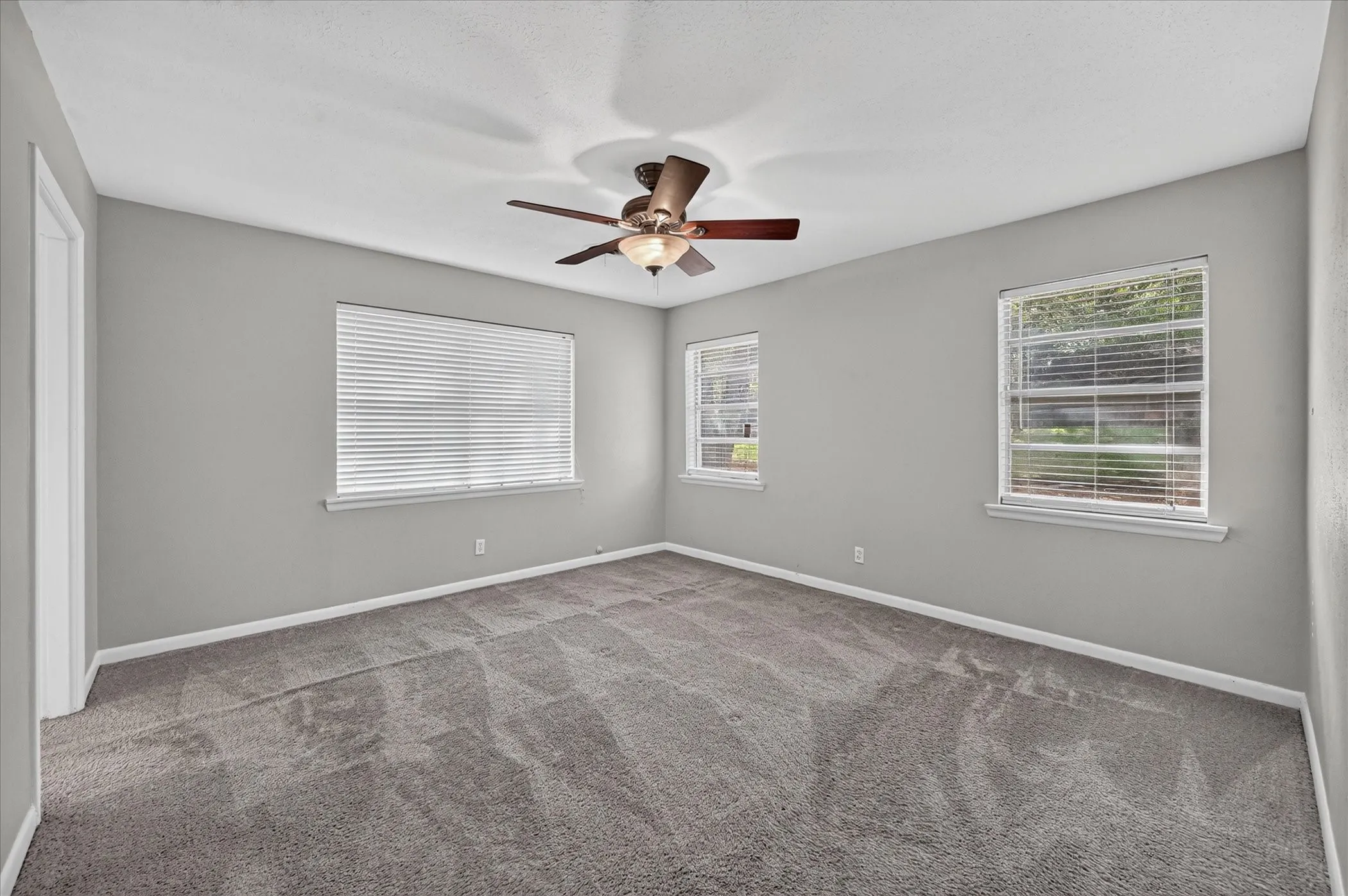 Single Family Residence For Sale in Tarrant County , 1708 Cimarron Trail, Hurst, Texas 76054, 4 Bedroom, 2 Bathroom, 2 Garage spaces, 2,421 Sqft, built in 1962, mls#21401708, Real Estate Agent in Hurst, Homes For Sale in Tarrant county, Homes For Sale in Hurst, Realtor in Hurst Texas, Real Estate Brokerage Independent Realty Texas, Luminita Cordes Realtor