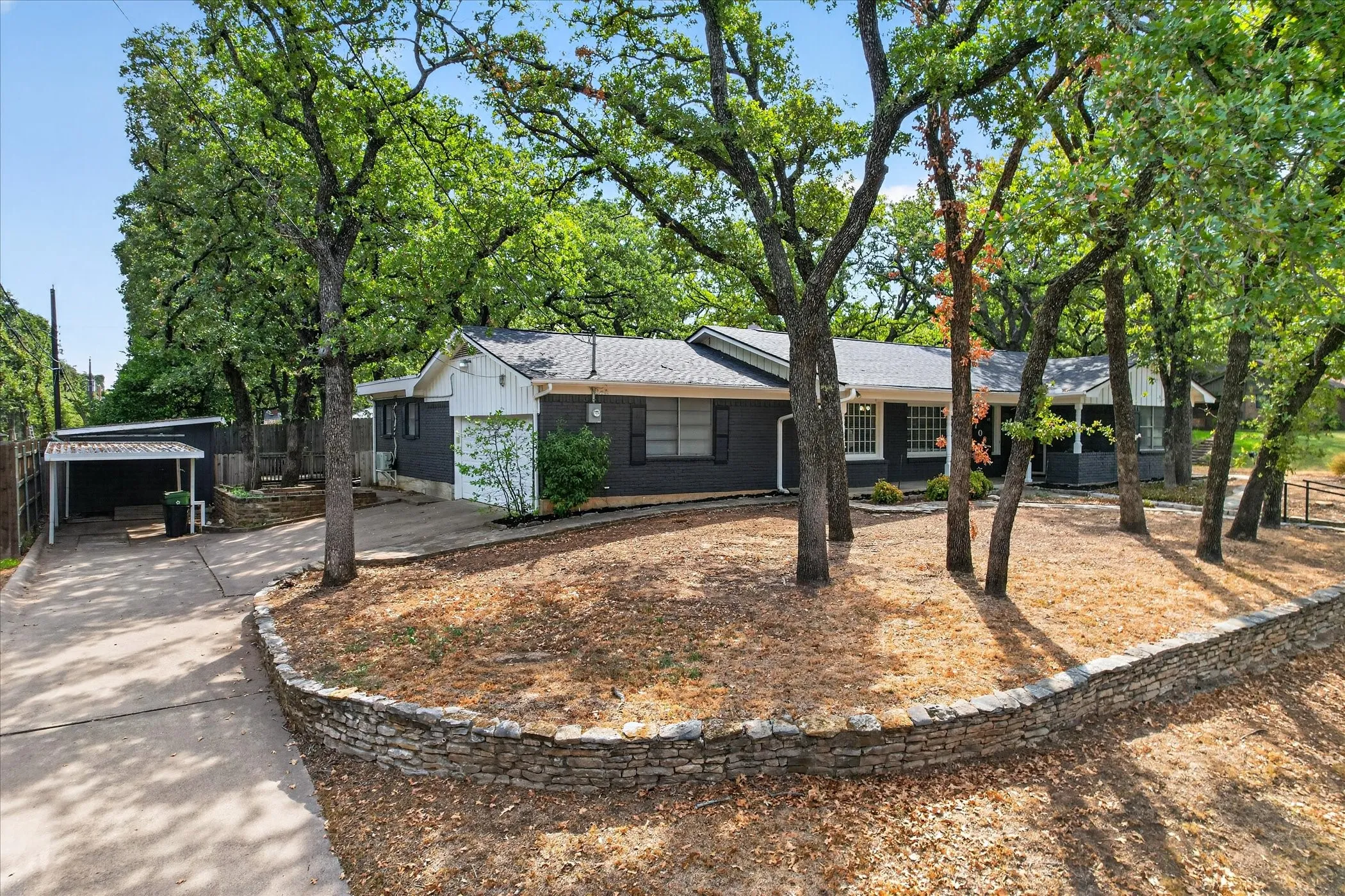 Single Family Residence For Sale in Tarrant County , 1708 Cimarron Trail, Hurst, Texas 76054, 4 Bedroom, 2 Bathroom, 2 Garage spaces, 2,421 Sqft, built in 1962, mls#21401708, Real Estate Agent in Hurst, Homes For Sale in Tarrant county, Homes For Sale in Hurst, Realtor in Hurst Texas, Real Estate Brokerage Independent Realty Texas, Luminita Cordes Realtor