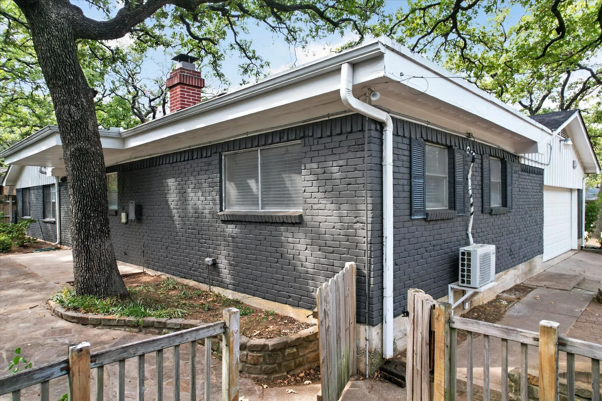 Single Family Residence For Sale in Tarrant County , 1708 Cimarron Trail, Hurst, Texas 76054, 4 Bedroom, 2 Bathroom, 2 Garage spaces, 2,421 Sqft, built in 1962, mls#21401708, Real Estate Agent in Hurst, Homes For Sale in Tarrant county, Homes For Sale in Hurst, Realtor in Hurst Texas, Real Estate Brokerage Independent Realty Texas, Luminita Cordes Realtor