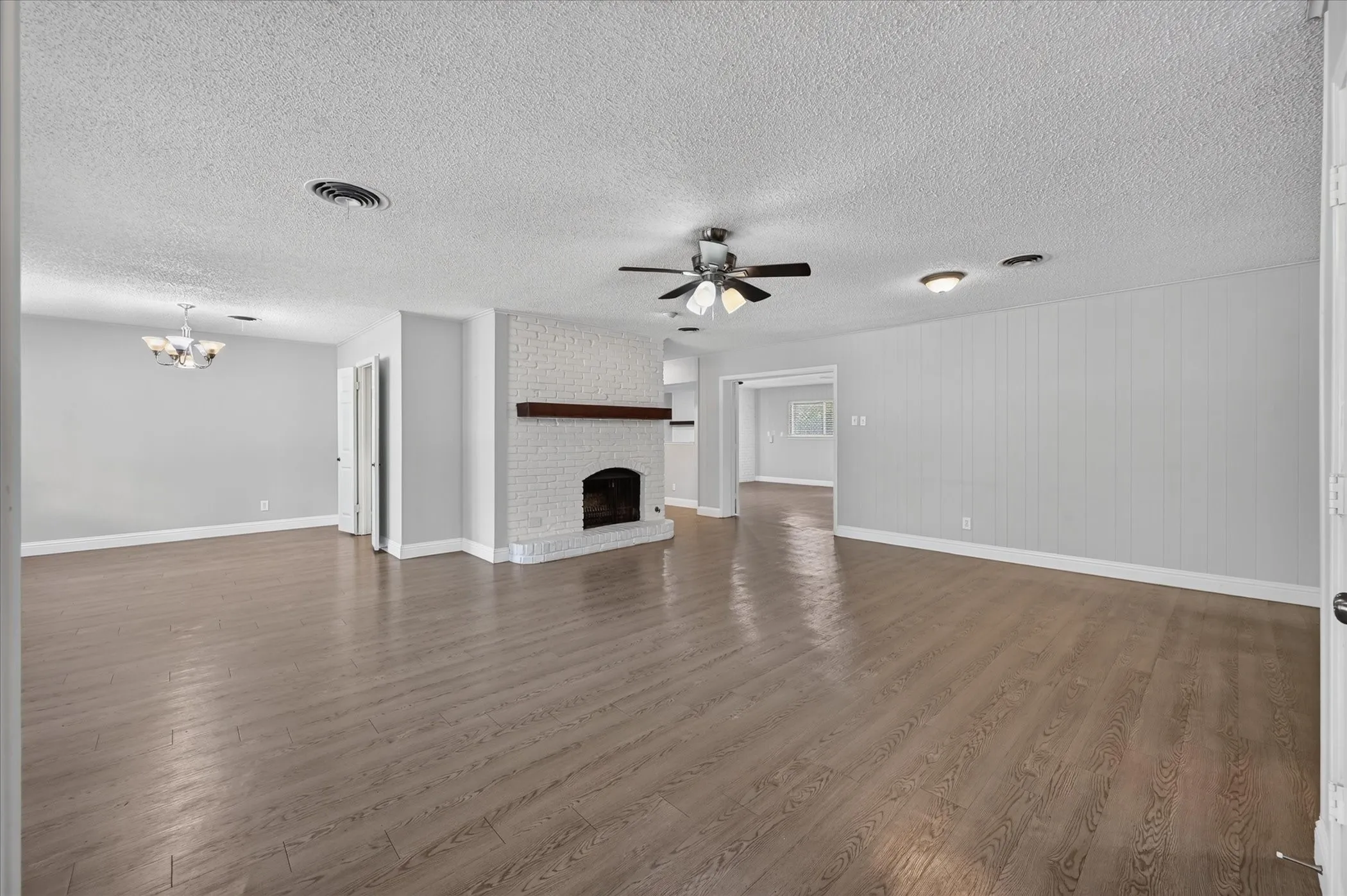 Single Family Residence For Sale in Tarrant County , 1708 Cimarron Trail, Hurst, Texas 76054, 4 Bedroom, 2 Bathroom, 2 Garage spaces, 2,421 Sqft, built in 1962, mls#21401708, Real Estate Agent in Hurst, Homes For Sale in Tarrant county, Homes For Sale in Hurst, Realtor in Hurst Texas, Real Estate Brokerage Independent Realty Texas, Luminita Cordes Realtor