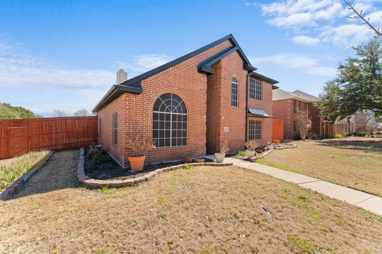 Single Family Residence For Sale in Collin County , 7022 Cottonwood Circle, Sachse, Texas 75048, 4 Bedroom, 3 Bathroom, 2 Garage spaces, 2,617 Sqft, built in 1994, mls#21401603, Real Estate Agent in Sachse, Homes For Sale in Collin county, Homes For Sale in Sachse, Realtor in Sachse Texas, Real Estate Brokerage Independent Realty Texas, Luminita Cordes Realtor
