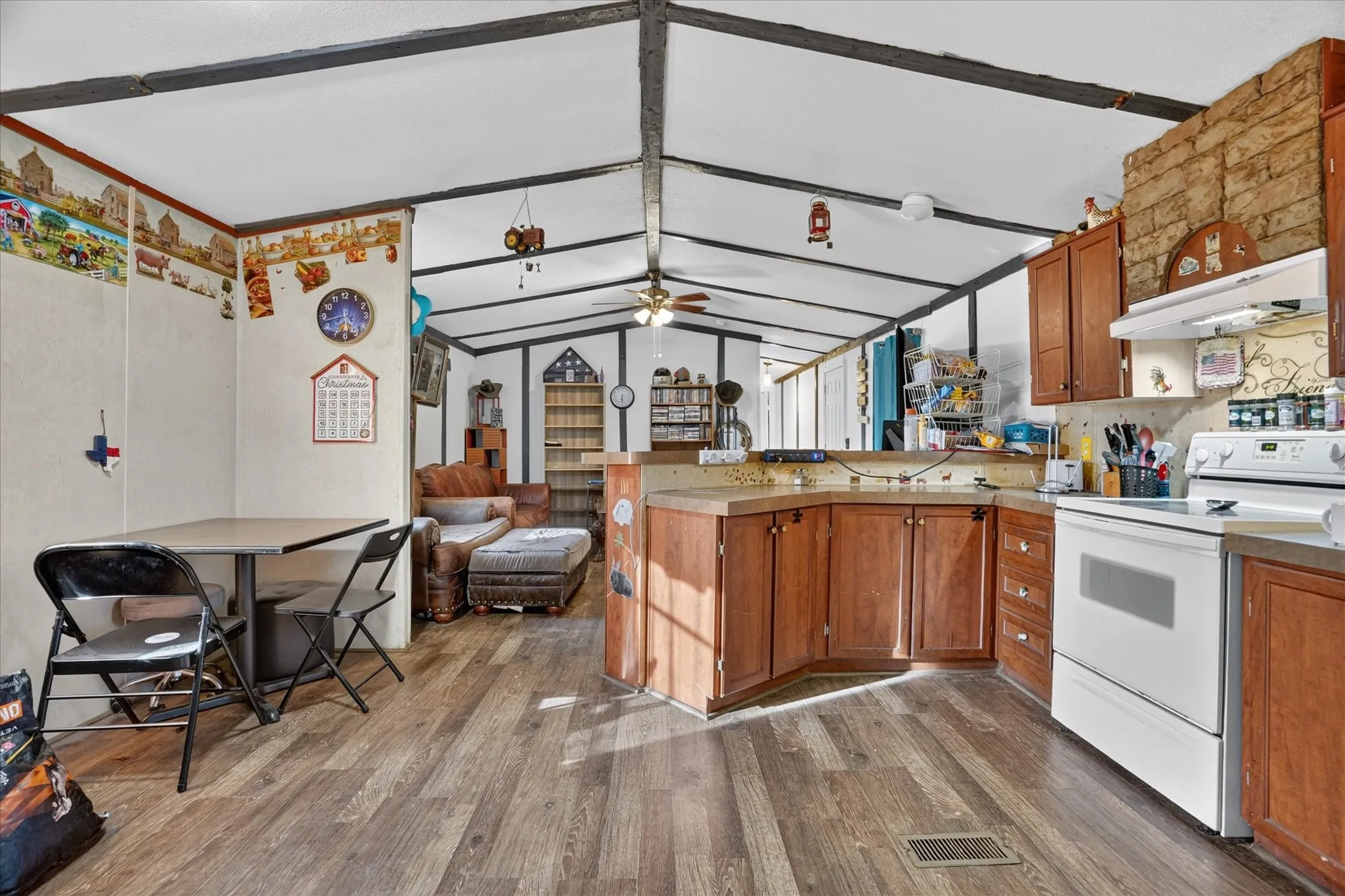 Manufactured Home For Sale in Hood County , 5703 N Sunchase Drive, Granbury, Texas 76049, 3 Bedroom, 2 Bathroom, Garage spaces, 1,216 Sqft, built in 2007, mls#21401713, Real Estate Agent in Granbury, Homes For Sale in Hood county, Homes For Sale in Granbury, Realtor in Granbury Texas, Real Estate Brokerage Independent Realty Texas, Luminita Cordes Realtor