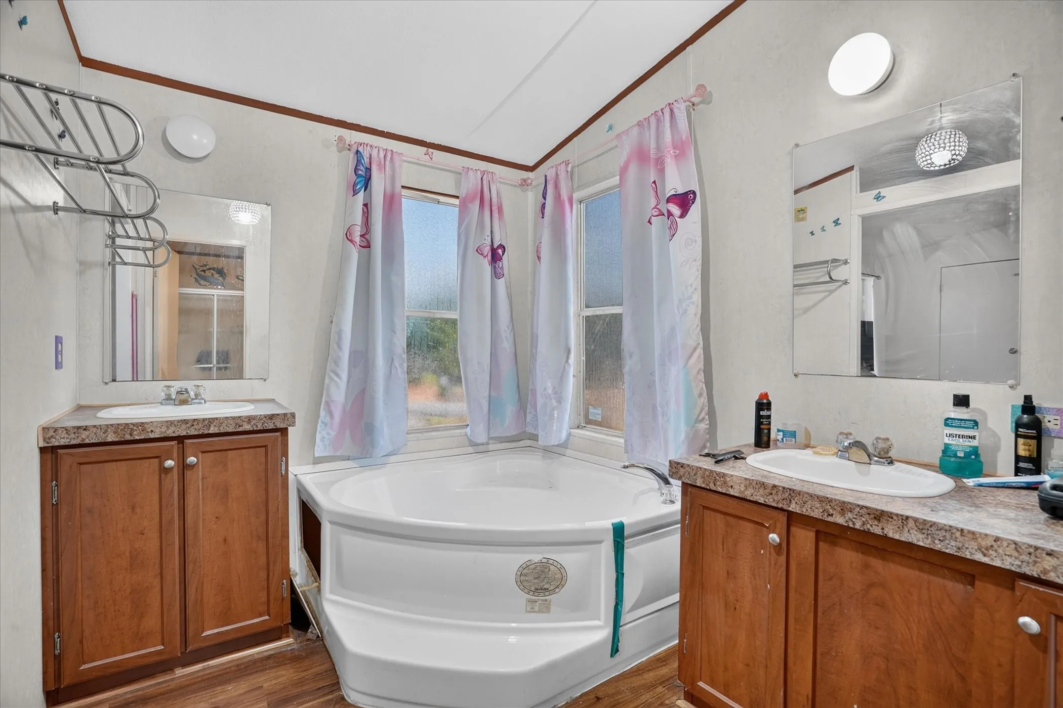 Manufactured Home For Sale in Hood County , 5703 N Sunchase Drive, Granbury, Texas 76049, 3 Bedroom, 2 Bathroom, Garage spaces, 1,216 Sqft, built in 2007, mls#21401713, Real Estate Agent in Granbury, Homes For Sale in Hood county, Homes For Sale in Granbury, Realtor in Granbury Texas, Real Estate Brokerage Independent Realty Texas, Luminita Cordes Realtor