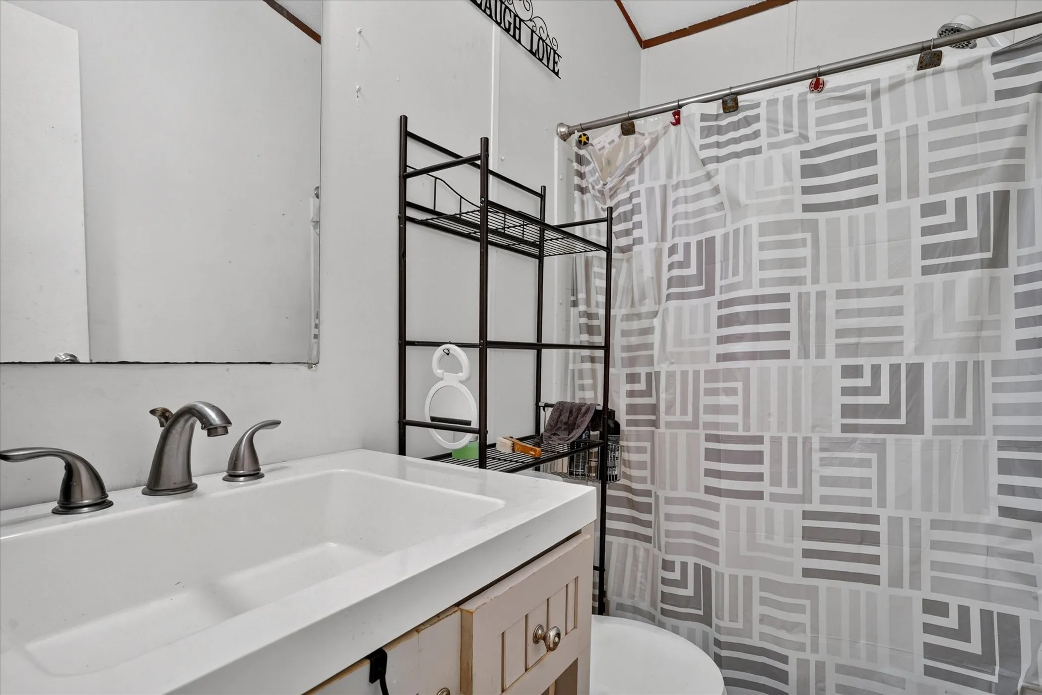 Manufactured Home For Sale in Hood County , 5703 N Sunchase Drive, Granbury, Texas 76049, 3 Bedroom, 2 Bathroom, Garage spaces, 1,216 Sqft, built in 2007, mls#21401713, Real Estate Agent in Granbury, Homes For Sale in Hood county, Homes For Sale in Granbury, Realtor in Granbury Texas, Real Estate Brokerage Independent Realty Texas, Luminita Cordes Realtor