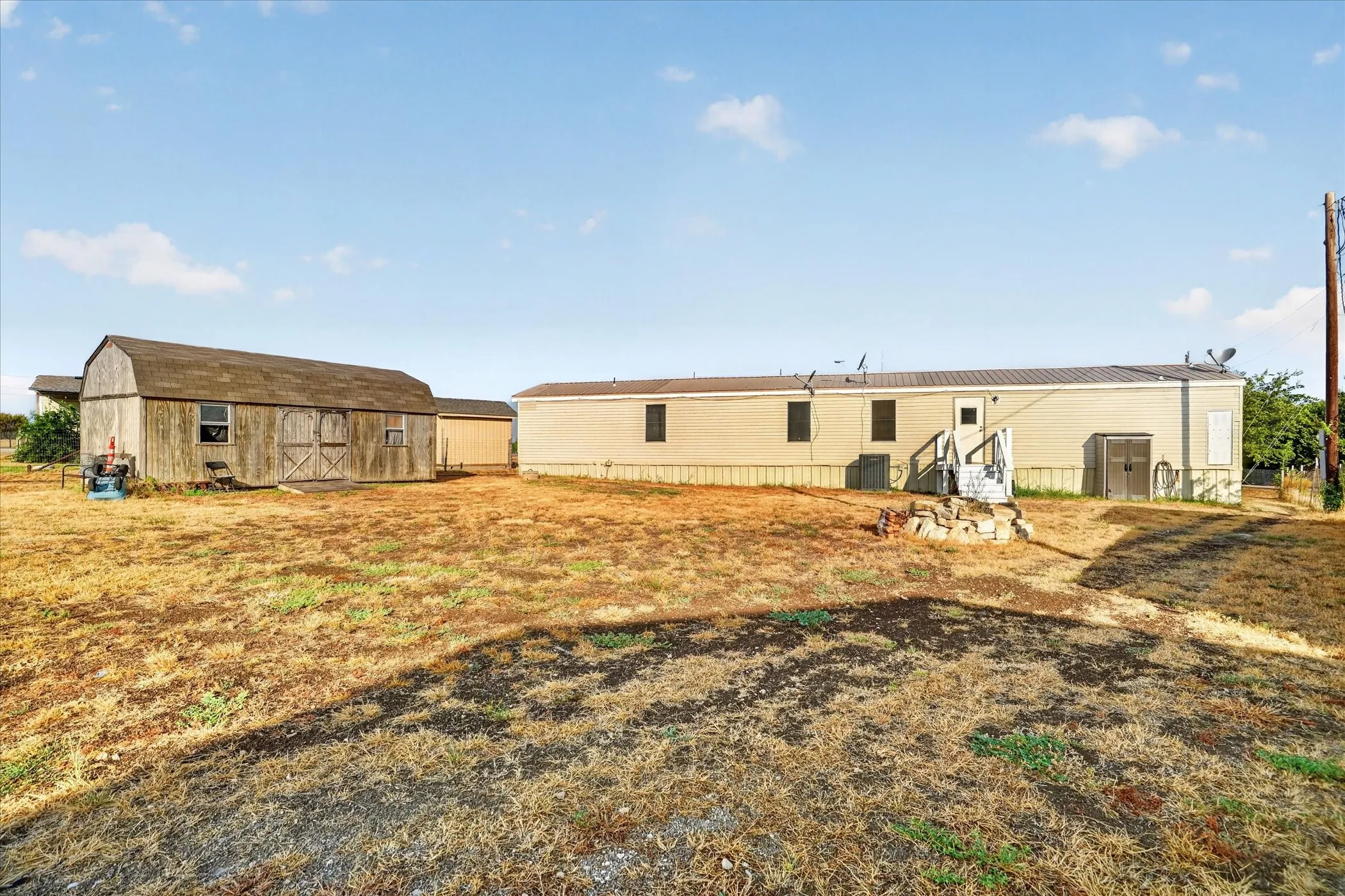 Manufactured Home For Sale in Hood County , 5703 N Sunchase Drive, Granbury, Texas 76049, 3 Bedroom, 2 Bathroom, Garage spaces, 1,216 Sqft, built in 2007, mls#21401713, Real Estate Agent in Granbury, Homes For Sale in Hood county, Homes For Sale in Granbury, Realtor in Granbury Texas, Real Estate Brokerage Independent Realty Texas, Luminita Cordes Realtor