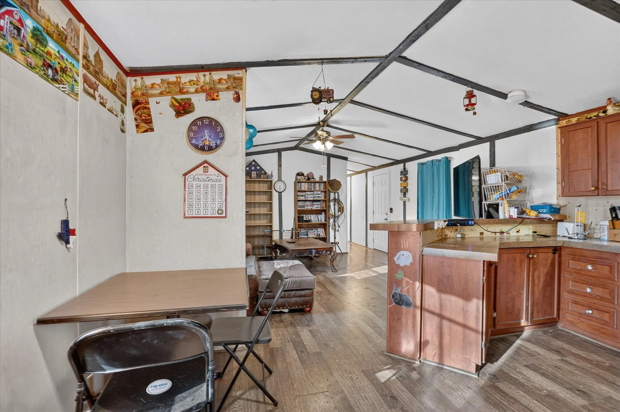 Manufactured Home For Sale in Hood County , 5703 N Sunchase Drive, Granbury, Texas 76049, 3 Bedroom, 2 Bathroom, Garage spaces, 1,216 Sqft, built in 2007, mls#21401713, Real Estate Agent in Granbury, Homes For Sale in Hood county, Homes For Sale in Granbury, Realtor in Granbury Texas, Real Estate Brokerage Independent Realty Texas, Luminita Cordes Realtor