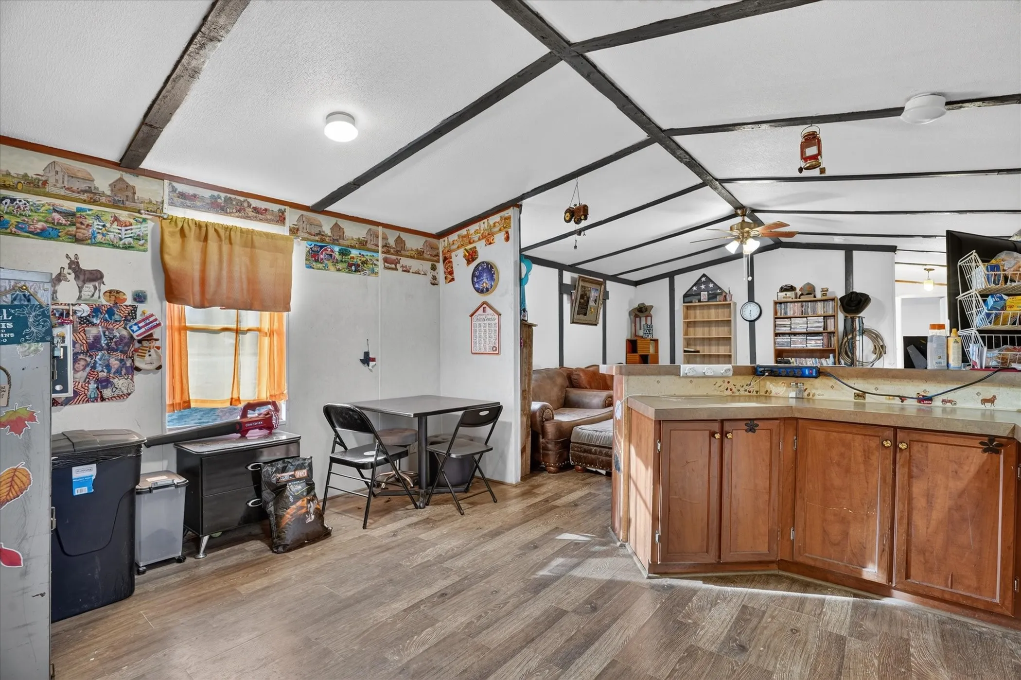 Manufactured Home For Sale in Hood County , 5703 N Sunchase Drive, Granbury, Texas 76049, 3 Bedroom, 2 Bathroom, Garage spaces, 1,216 Sqft, built in 2007, mls#21401713, Real Estate Agent in Granbury, Homes For Sale in Hood county, Homes For Sale in Granbury, Realtor in Granbury Texas, Real Estate Brokerage Independent Realty Texas, Luminita Cordes Realtor