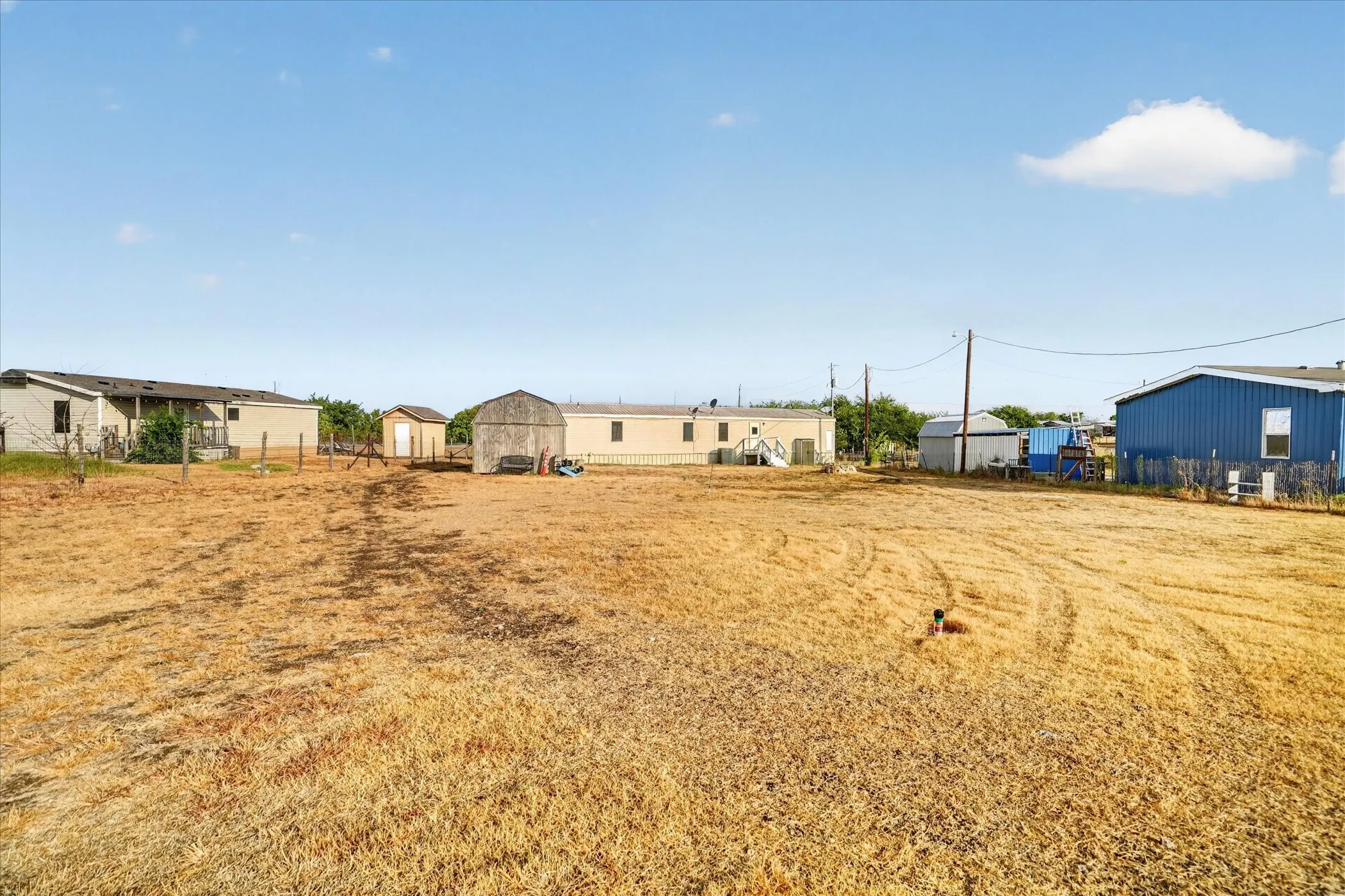 Manufactured Home For Sale in Hood County , 5703 N Sunchase Drive, Granbury, Texas 76049, 3 Bedroom, 2 Bathroom, Garage spaces, 1,216 Sqft, built in 2007, mls#21401713, Real Estate Agent in Granbury, Homes For Sale in Hood county, Homes For Sale in Granbury, Realtor in Granbury Texas, Real Estate Brokerage Independent Realty Texas, Luminita Cordes Realtor